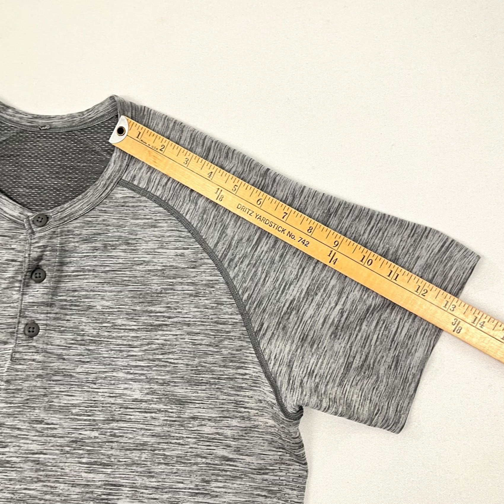 Lululemon Lululemon Metal Vent Tech Shirt Mens M Gray Active Short Sleeve Henley Casual Size US M / EU 48-50 / 2 - 6 Thumbnail