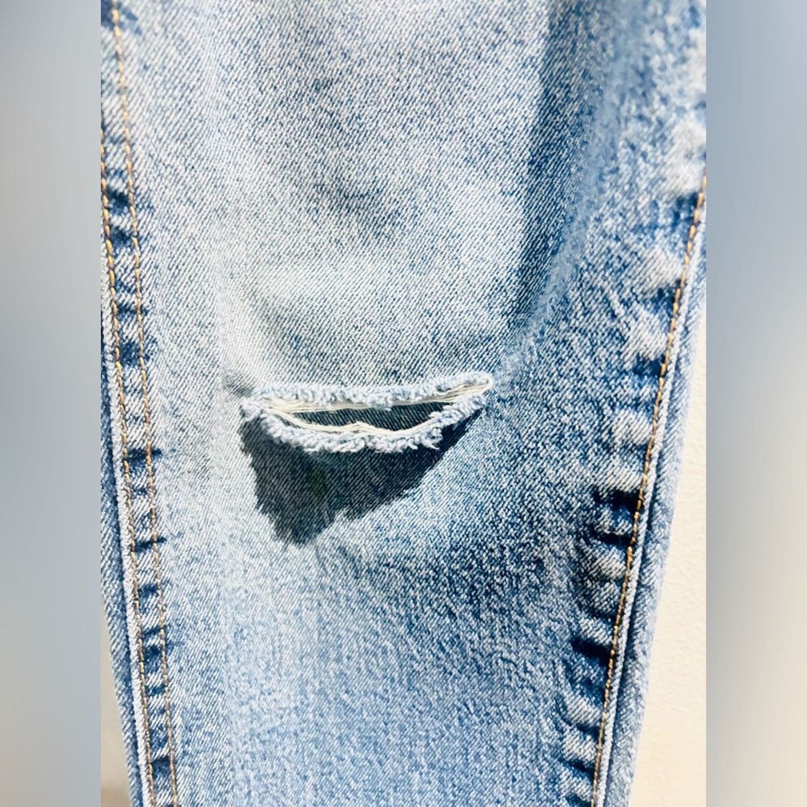 Zara ZARA Denim By TRF Distressed Mom Fit Jeans Sz 4 Size 27" / US 4 / IT 40 - 6 Thumbnail