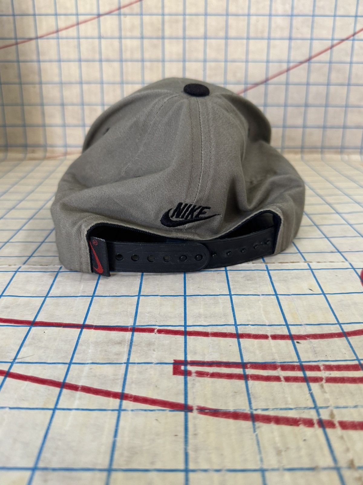 Nike Vintage 90’s White Tag Nike Beige and Black Snap Back Hat Size ONE SIZE - 6 Thumbnail