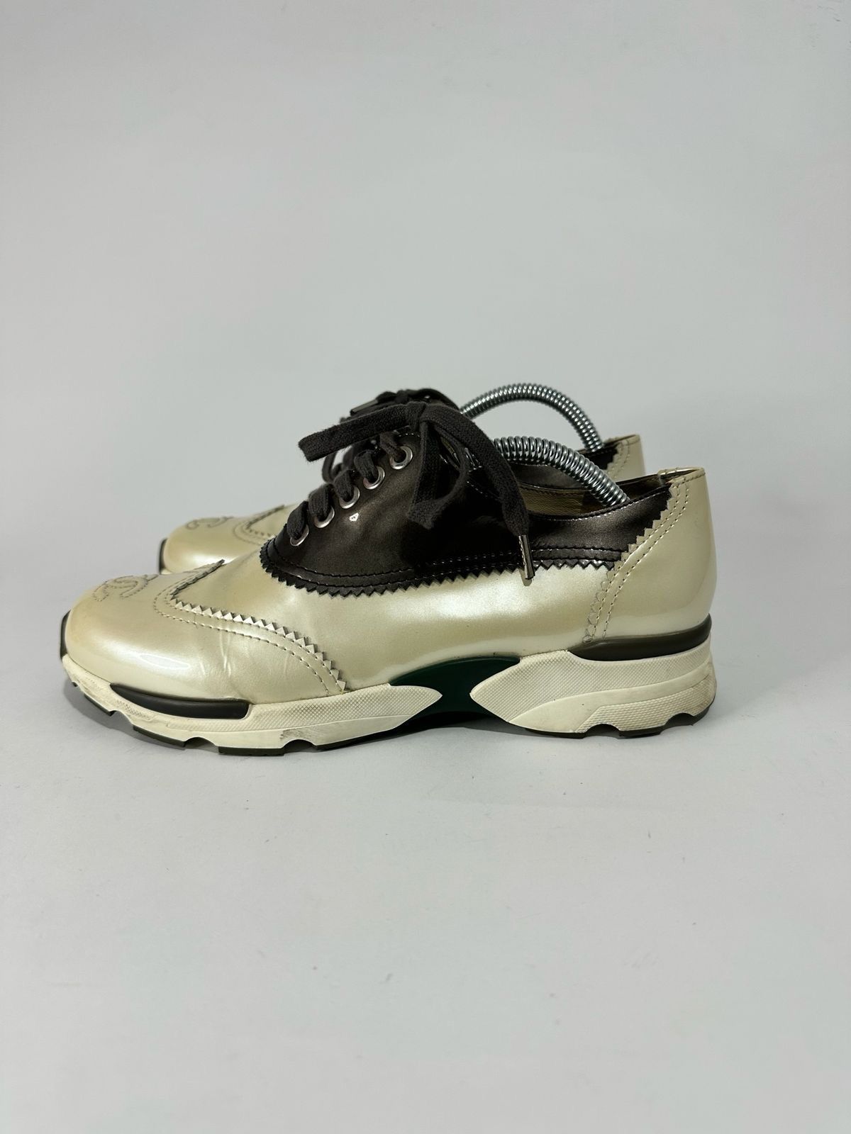 Chanel Chanel Cream/Grey Patent Leather CC Oxford Sneakers 37 EU Size US 7 / IT 37 - 2 Thumbnail