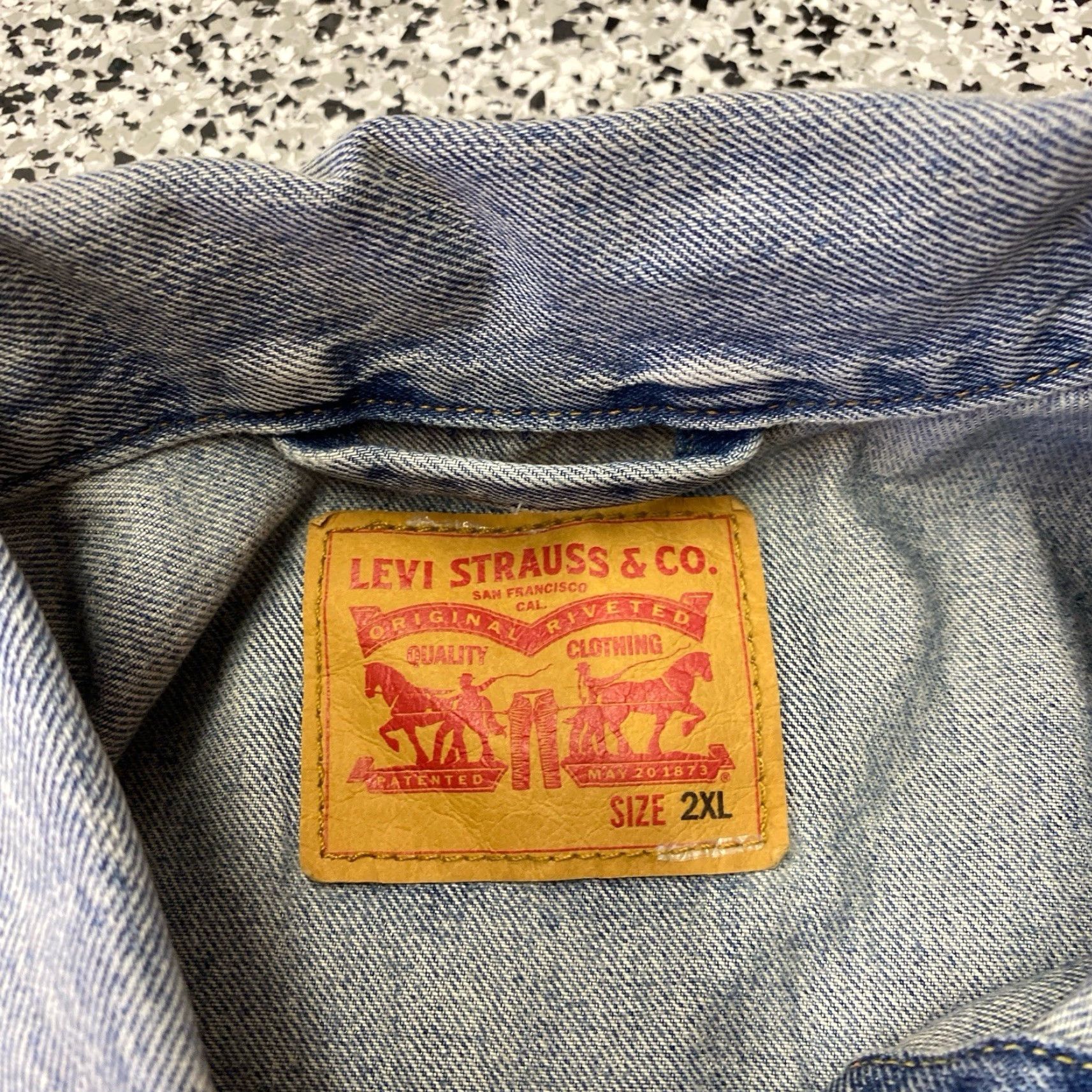 Levi's Levi's Trucker Denim Jacket 2XL Light Wash Distressed Men Jeans Jacket Size US XXL / EU 58 / 5 - 2 Thumbnail