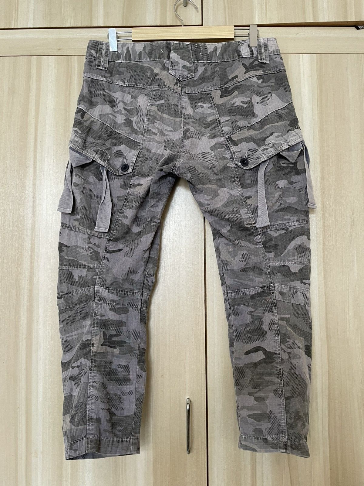 Marithe + Francois Girbaud Archive Girbaud Tactical Cargo Grey Camo Cropped Pants Size US 33 - 1 Thumbnail