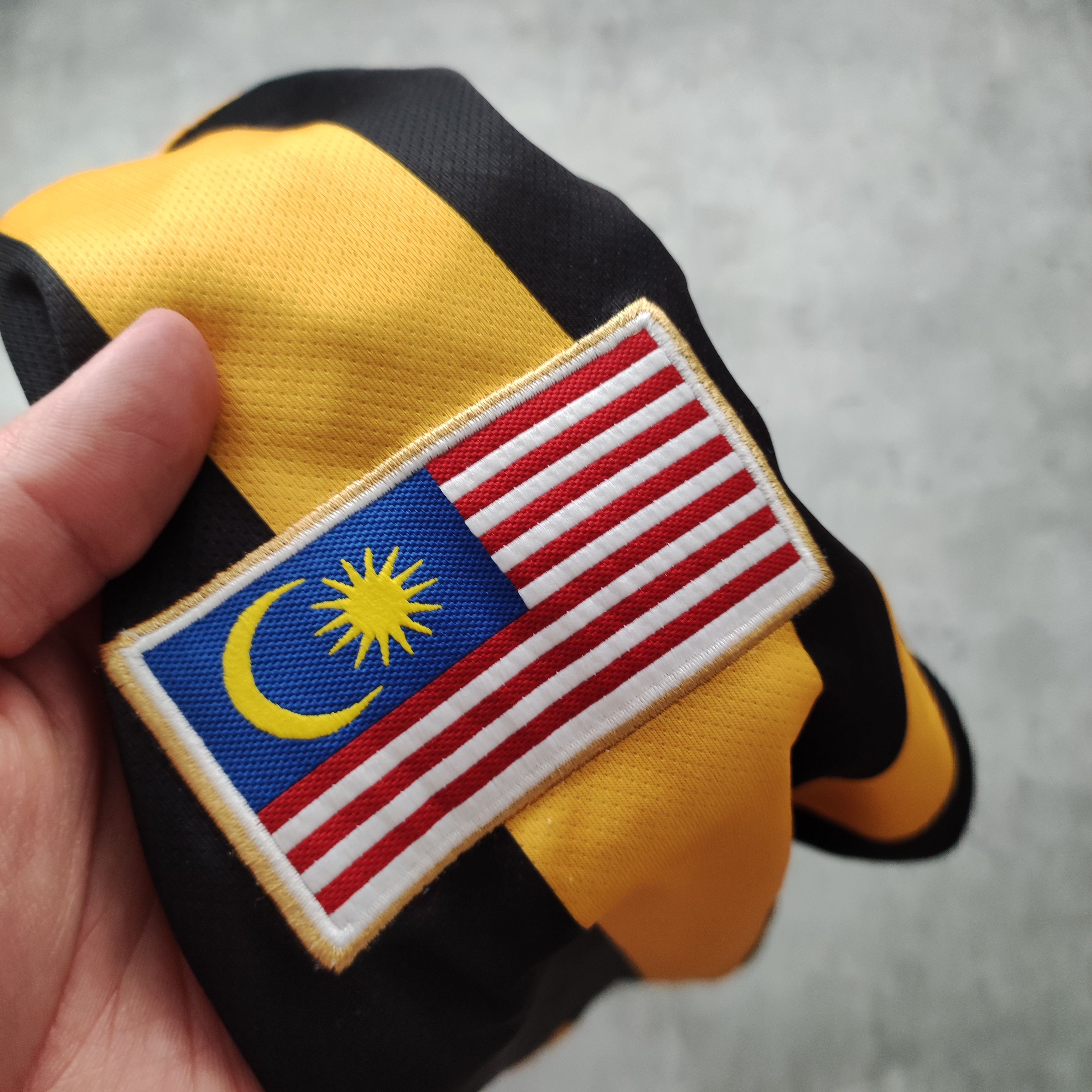 Nike RARE Football National Team Malaysia 2015 Home Jersey Size US L / EU 52-54 / 3 - 5 Thumbnail