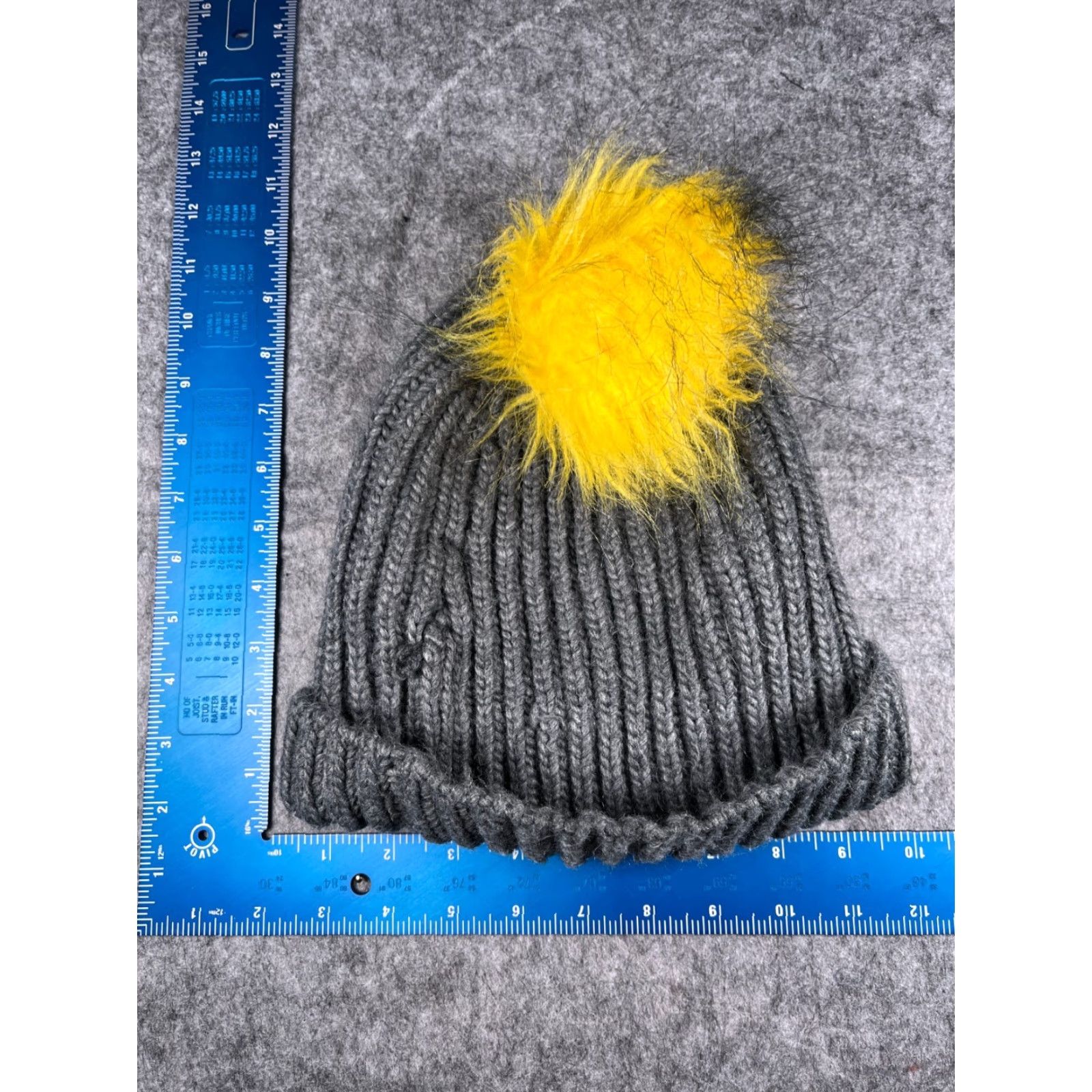 Vintage Maurices Beanie Hat Womens One Size Gray Double Knit Acrylic Faux Fur Pom Ski Size ONE SIZE - 4 Thumbnail