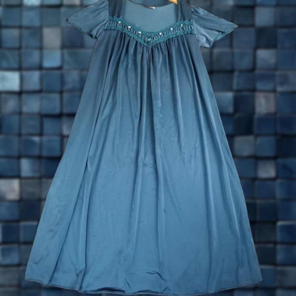 Vintage VINTAGE Woman Within Nightgown Robe Perignoir Nylon Lace Trim Short Sleeve V-Neck Blue M Womens Size ONE SIZE - 1 Thumbnail