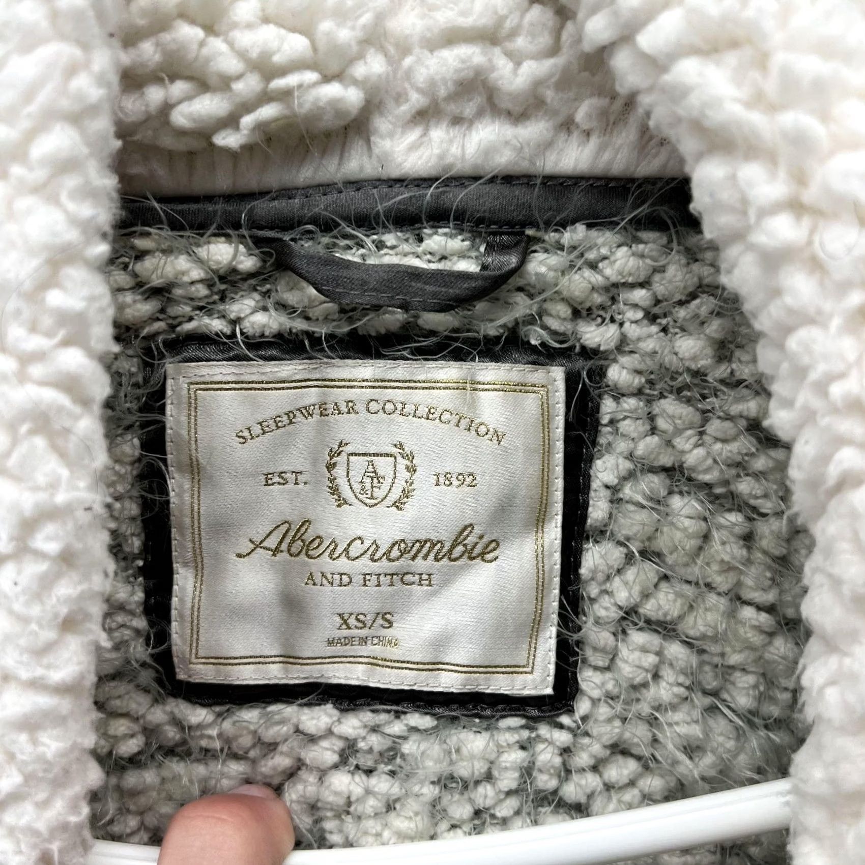 Abercrombie & Fitch VINTAGE Abercrombie & Fitch Sleepwear Robe Womens XS/S Gray Sherpa Belted Cardigan Shawl Collar Size XS / US 0-2 / IT 36-38 - 3 Thumbnail
