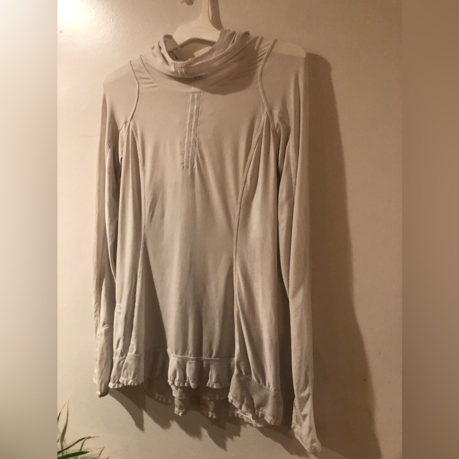Lululemon Lululemon sports top with hoodie Size S / US 4 / IT 40 - 3 Thumbnail