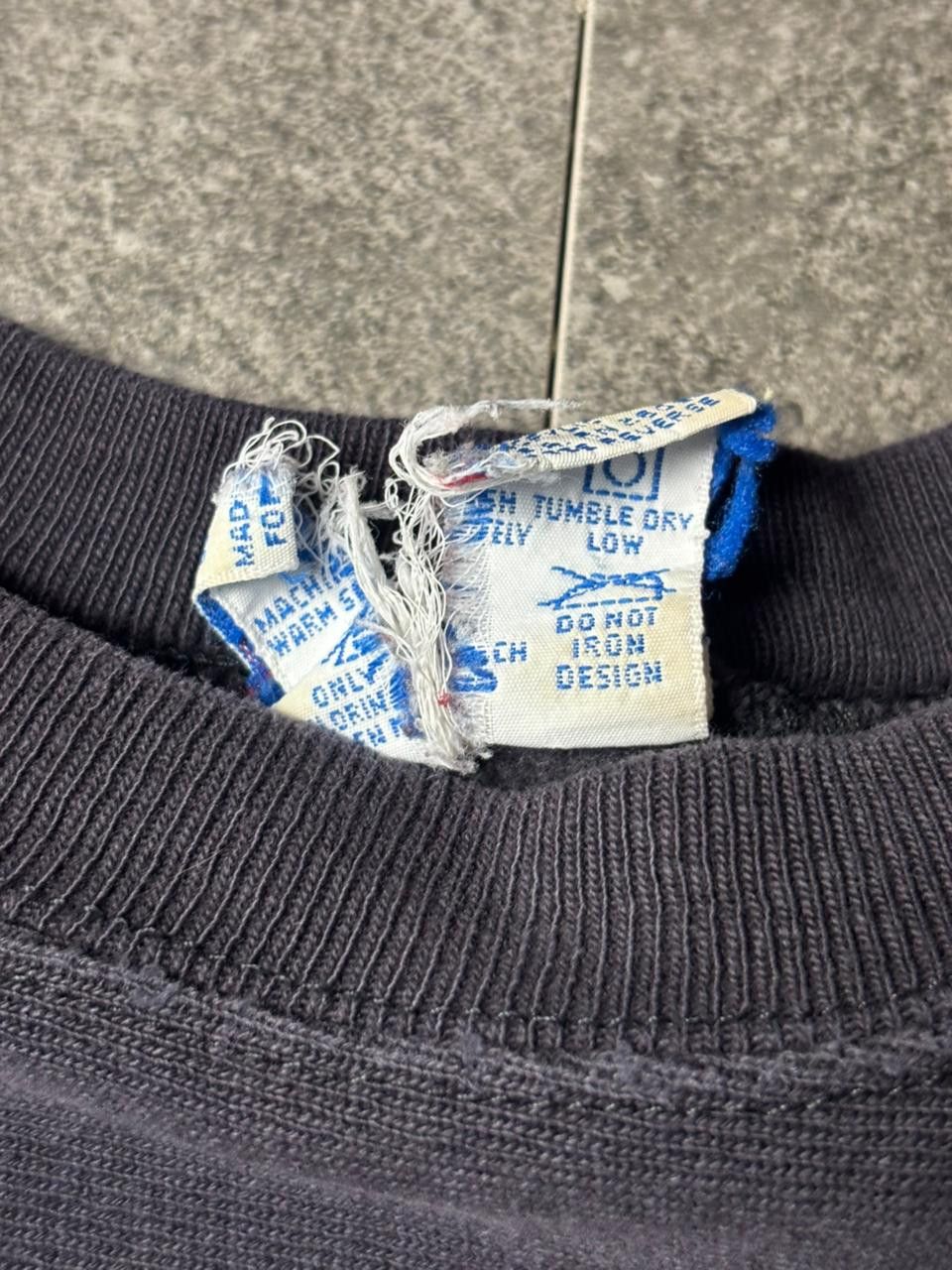 Champion 1990s Champion Reverse Weave Faded Black Sweatshirt Size US L / EU 52-54 / 3 - 6 Thumbnail