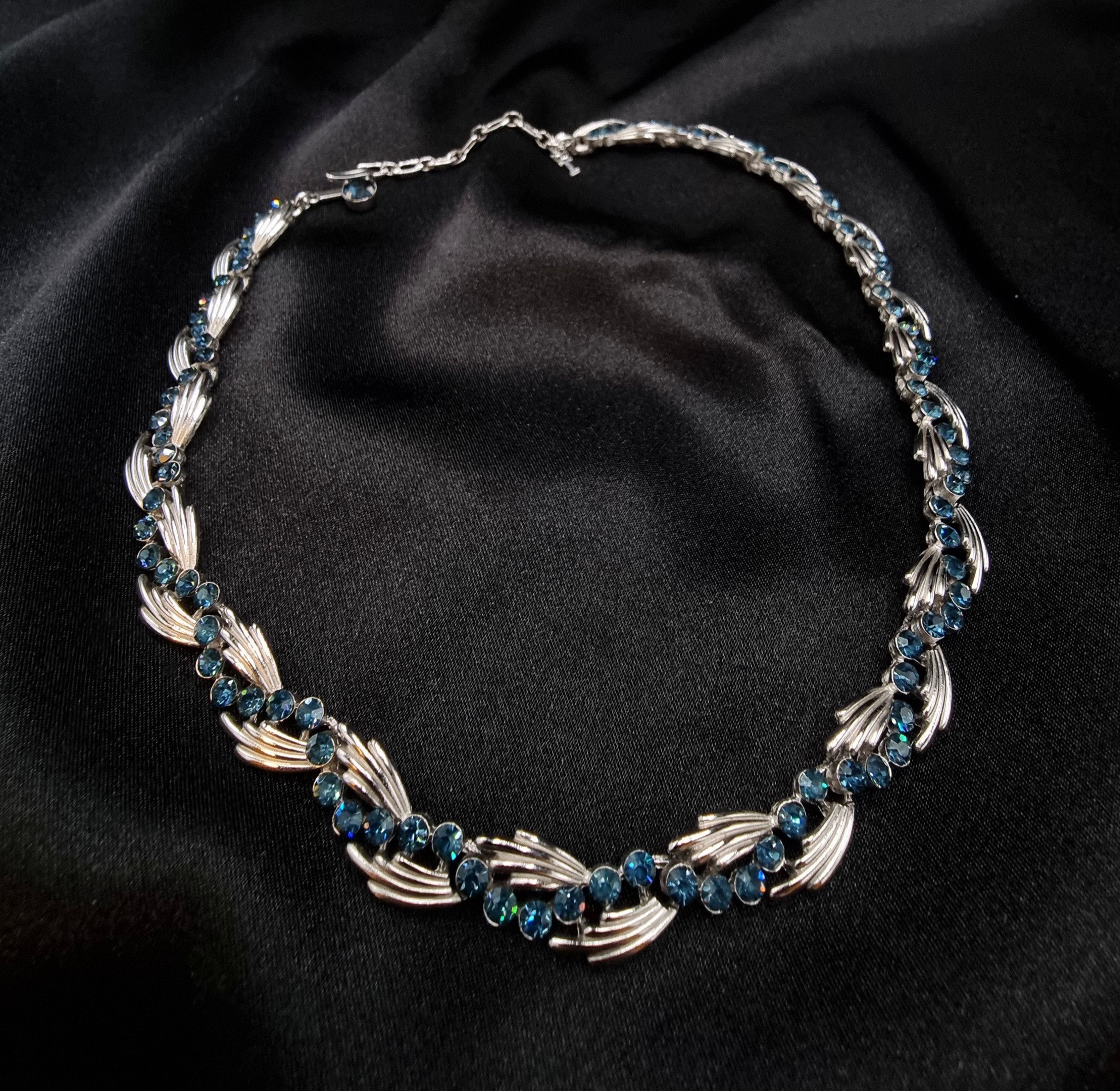 Vintage Rare Find Vintage 1960s TRIFARI Silver-Tone Choker Necklace Size ONE SIZE - 1 Thumbnail