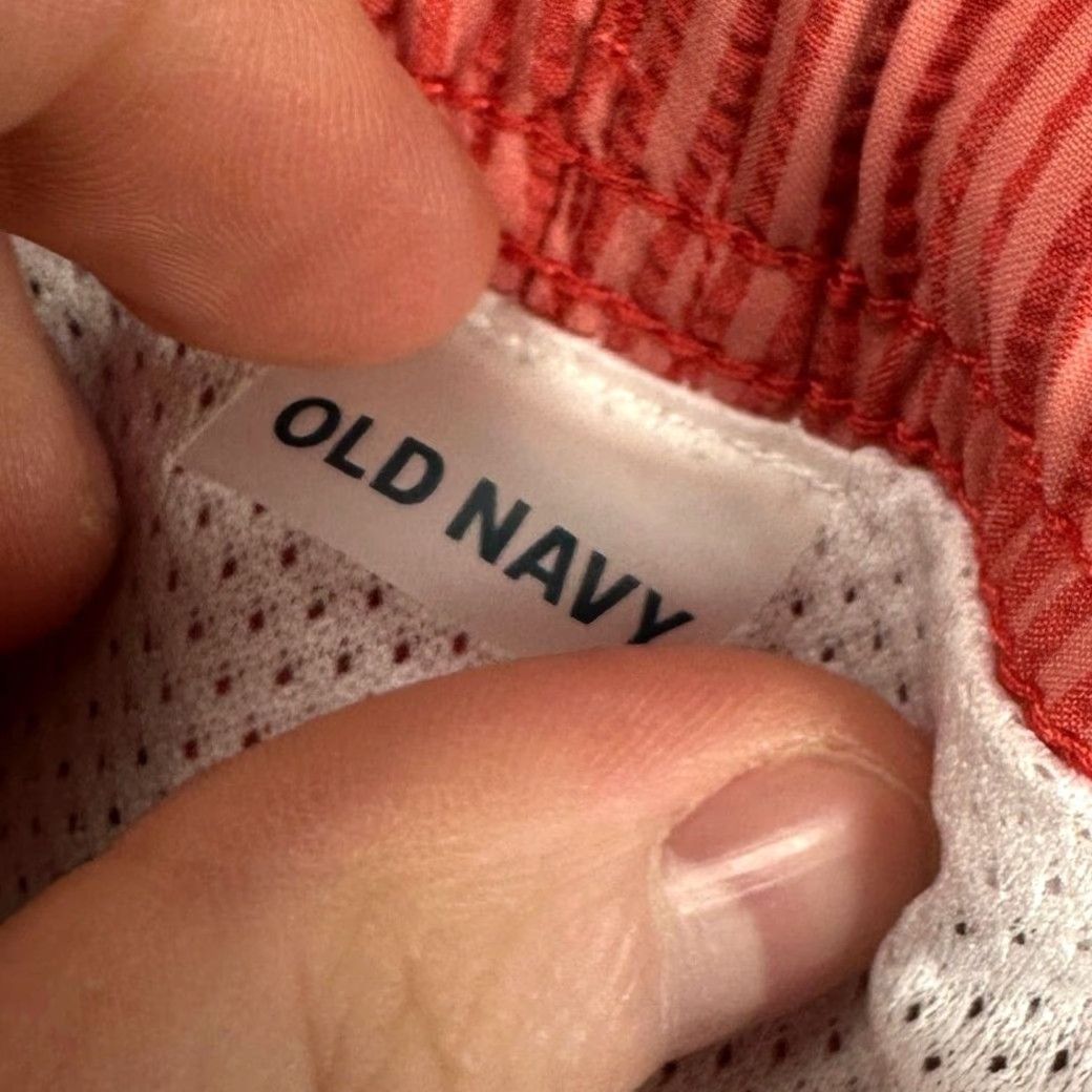Old Navy VINTAGE? No. Old Navy Red Striped Board Shorts Mens Large - Lined Swim Trunks, Drawstring, Pockets, 8 Inseam, 37" Waist, NEW Size US 33 - 4 Thumbnail