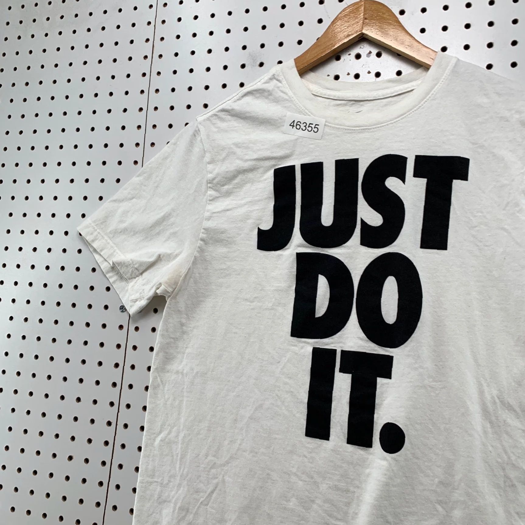 Nike Nike Shirt Mens Medium White Short Sleeve Just Do It Tee Size US M / EU 48-50 / 2 - 3 Thumbnail