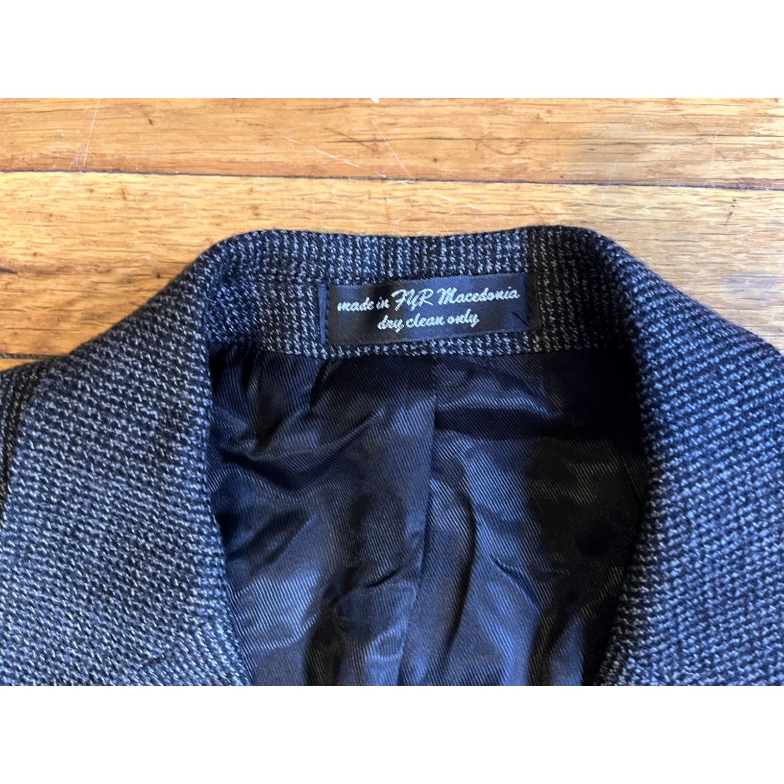 Vintage Gianfranco Ruffini Blazer Men’s 42R Black Houndstooth Wool Notch Lapel Single-Breasted Vintage? No Insufficient. Size 42R - 6 Thumbnail