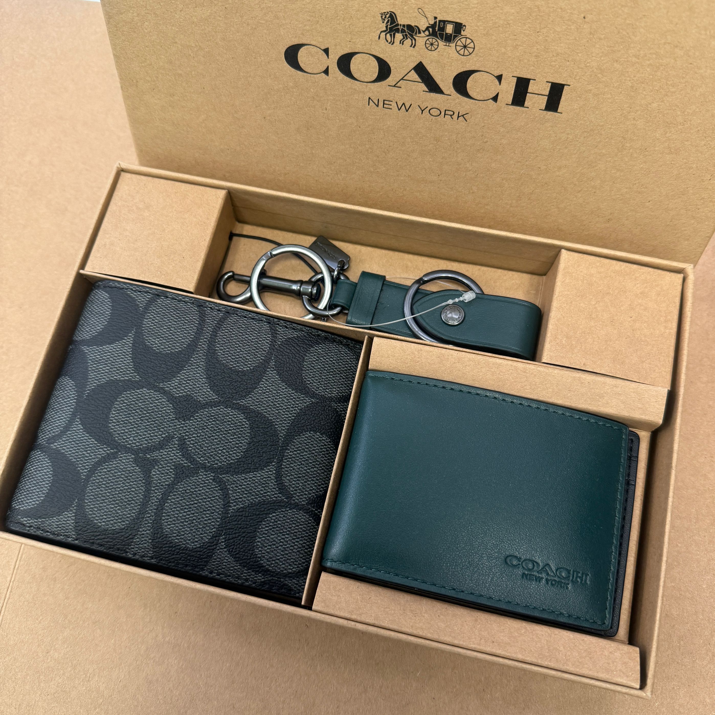 【COACH】プレゼント Boxed 3 In 1 Wallet Gift ギフトボックス COACH MEN'S BOXED 3 IN 1 WALLET GIFT SET IN COLORBLOCK SIGN
