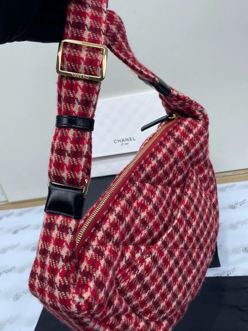 Chanel Chanel Red Checkered HalfMoon Crossbody Bag -2505 Size ONE SIZE - 4 Thumbnail