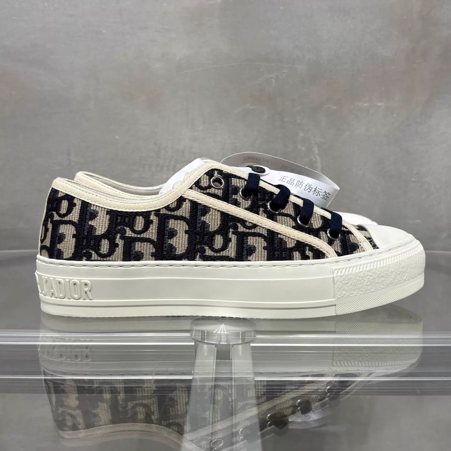Dior Dior Oblique Black White Low Sneakers Women's 35.5 Size US 5 / IT 35 - 4 Thumbnail