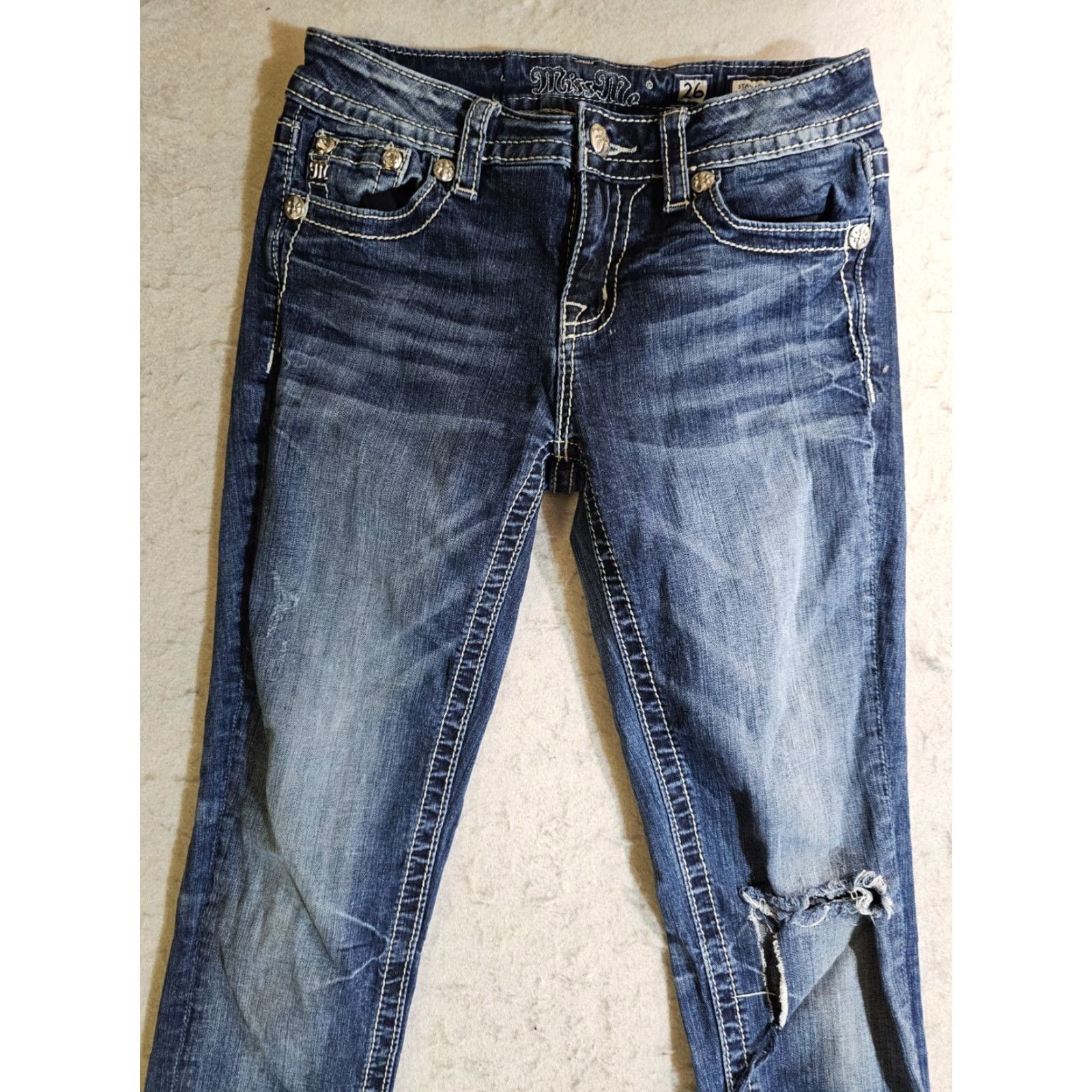 Miss Me Miss Me Signature "Standard Skinny" Medium Wash Denim Jeans Size 26 Inseam 31.5 Size 26" / US 2 / IT 38 - 2 Thumbnail