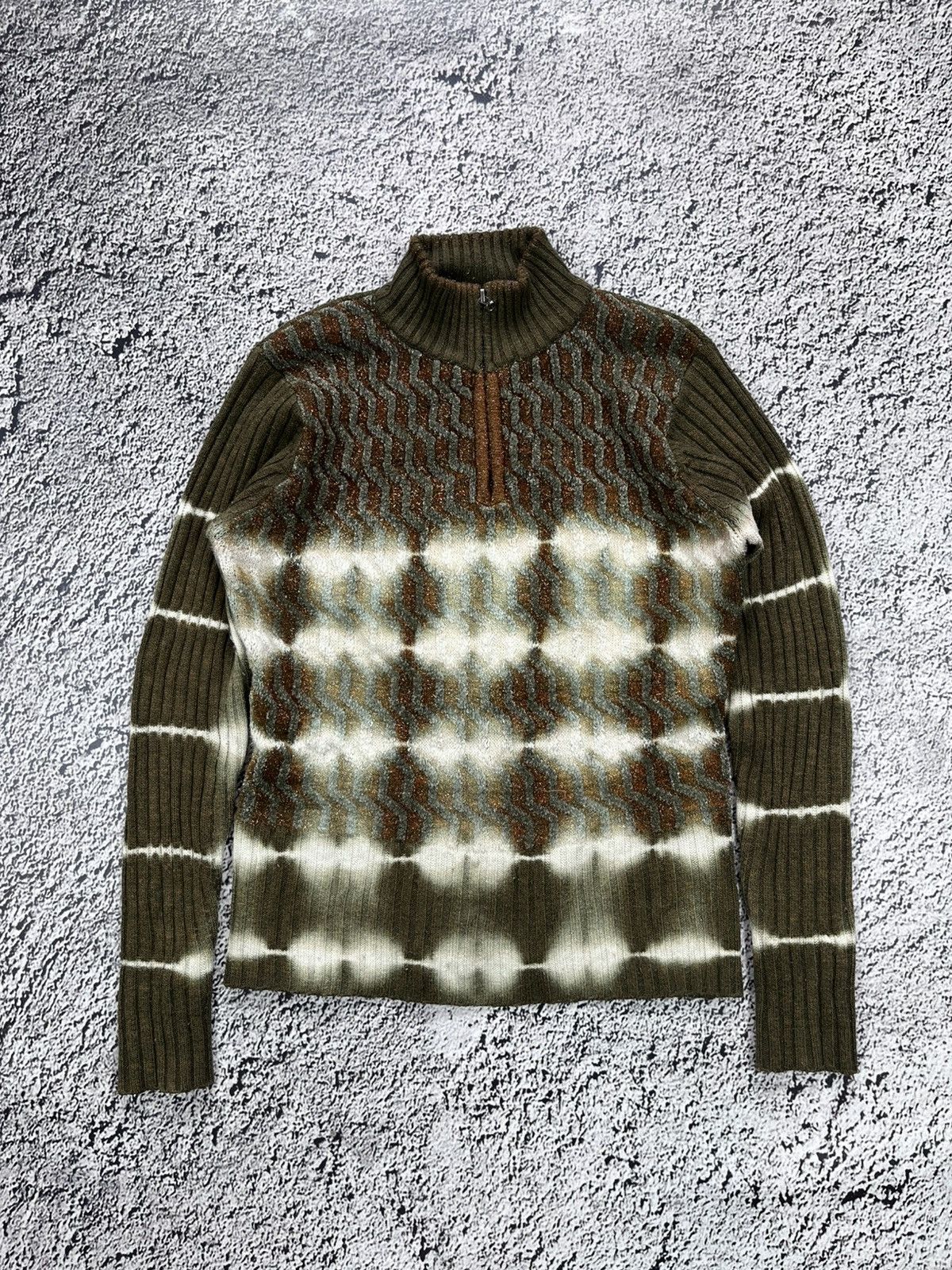 Vintage Vintage Turtleneck Sweater with Gothic Print 00s Size M / US 6-8 / IT 42-44 - 1 Thumbnail