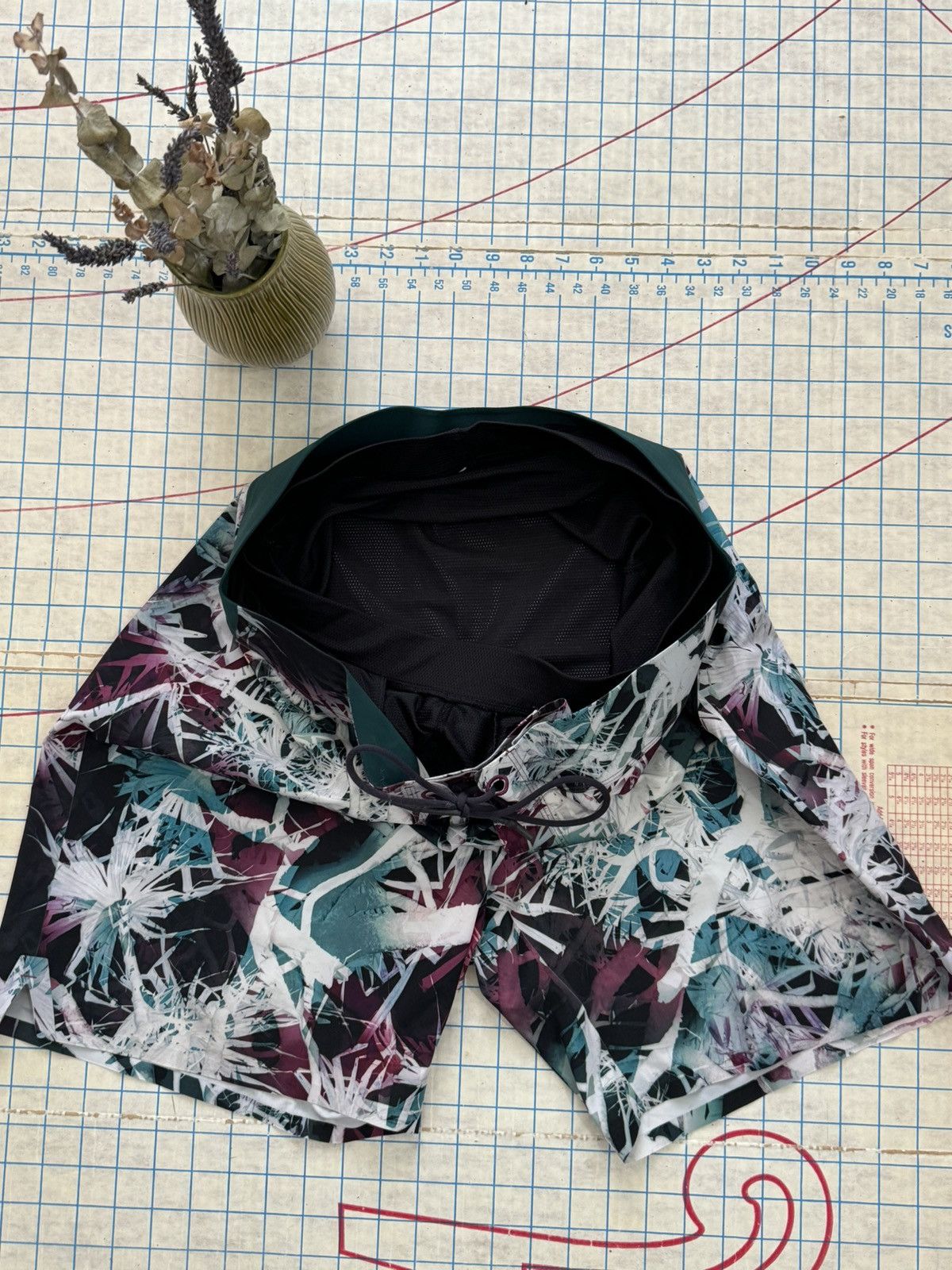 Lululemon Lululemon El Current Shorts 7” Lined Size 38 Palms Pattern Size US 38 / EU 54 - 4 Thumbnail