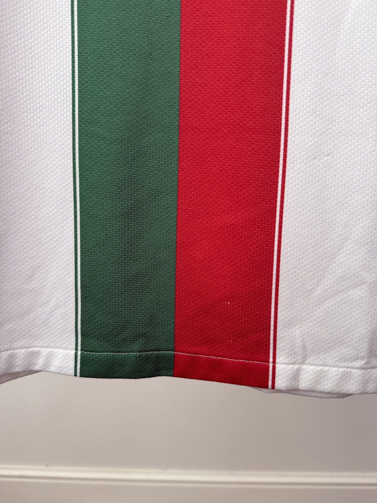 Nike PORTUGAL 2010 2011 AWAY FOOTBALL SHIRT SOCCER JERSEY Size US M / EU 48-50 / 2 - 9 Thumbnail