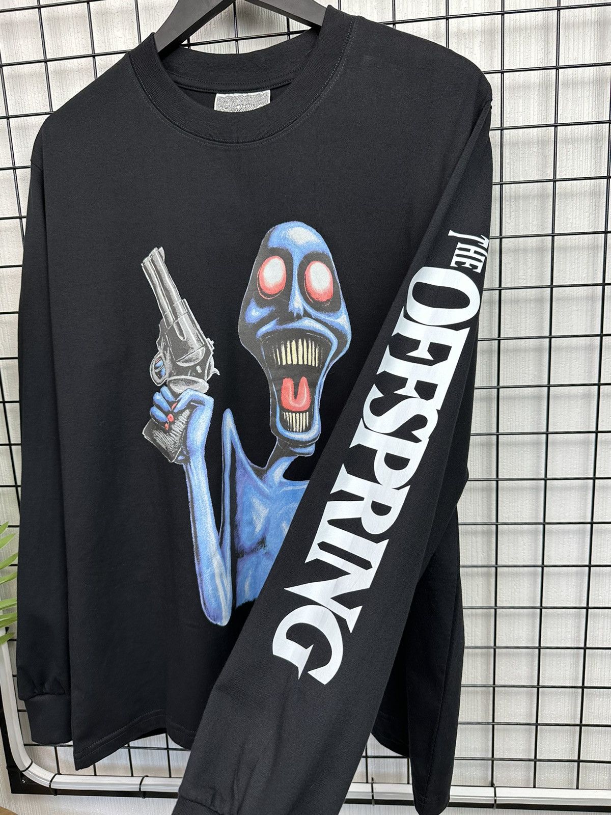 Band Tees The Offspring Alien Blue style Men Black L long sleeve shirt Size US L / EU 52-54 / 3 - 9 Thumbnail