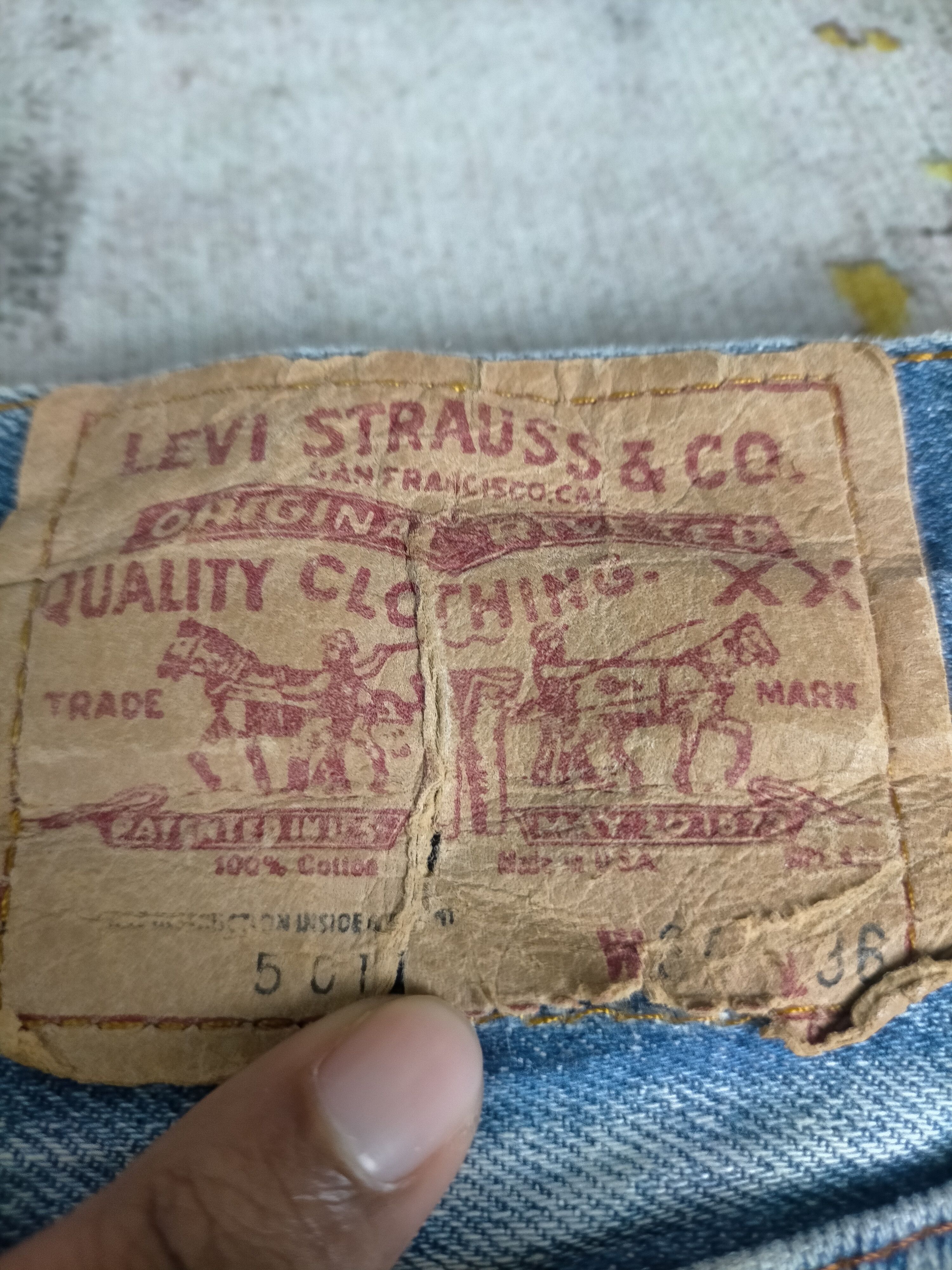 Levi's 🔥1980s Vintage Levis Button 555 Distressed Jeans Size US 32 / EU 48 - 7 Thumbnail