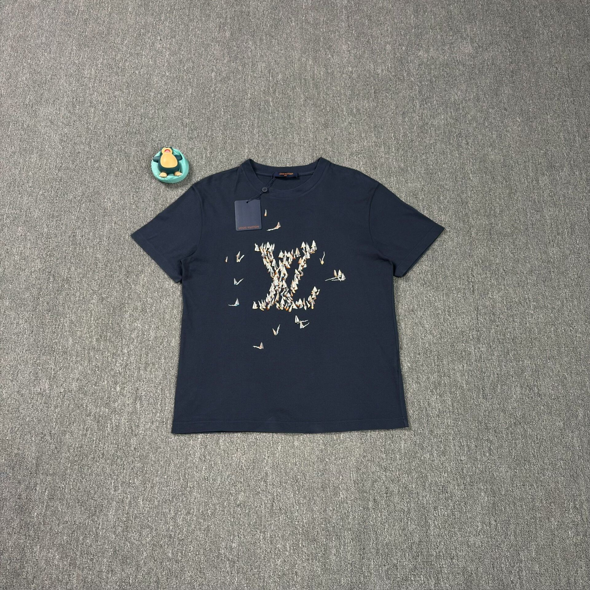 Louis Vuitton Louis Vuitton Sailboat Graphic T-Shirt Size M Size US M / EU 48-50 / 2 - 1 Thumbnail