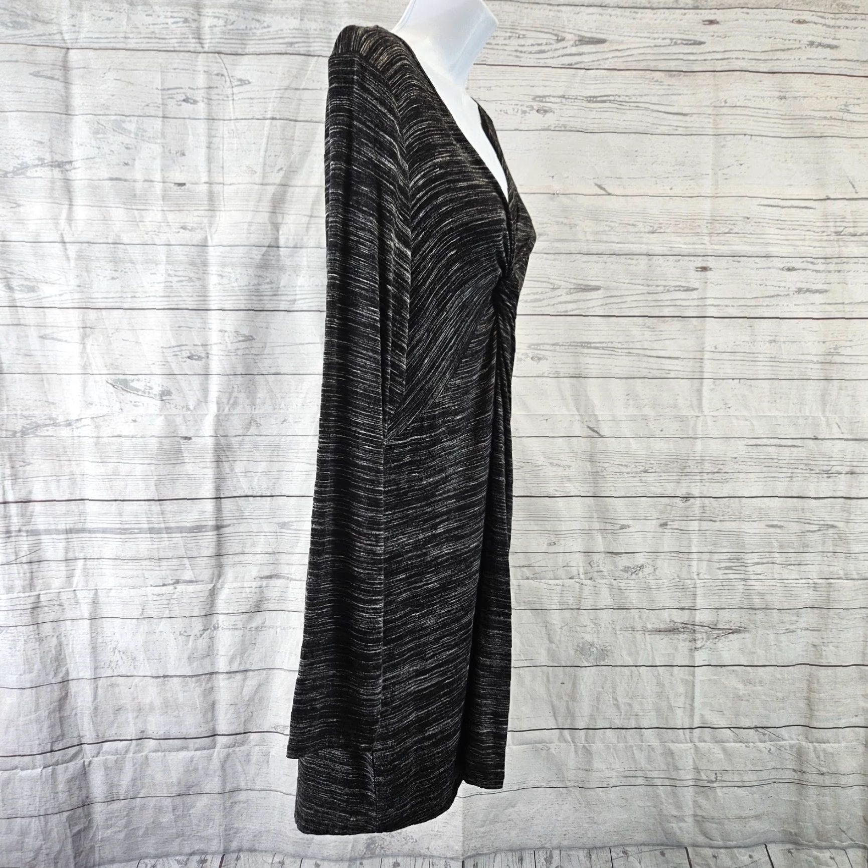 Soft Surroundings Soft Surroundings Kate knotted tunic Blouse Womens M Black Rayon Blend V-Neck Long Sleeve Shirt Men/Women none Size M / US 6-8 / IT 42-44 - 3 Thumbnail