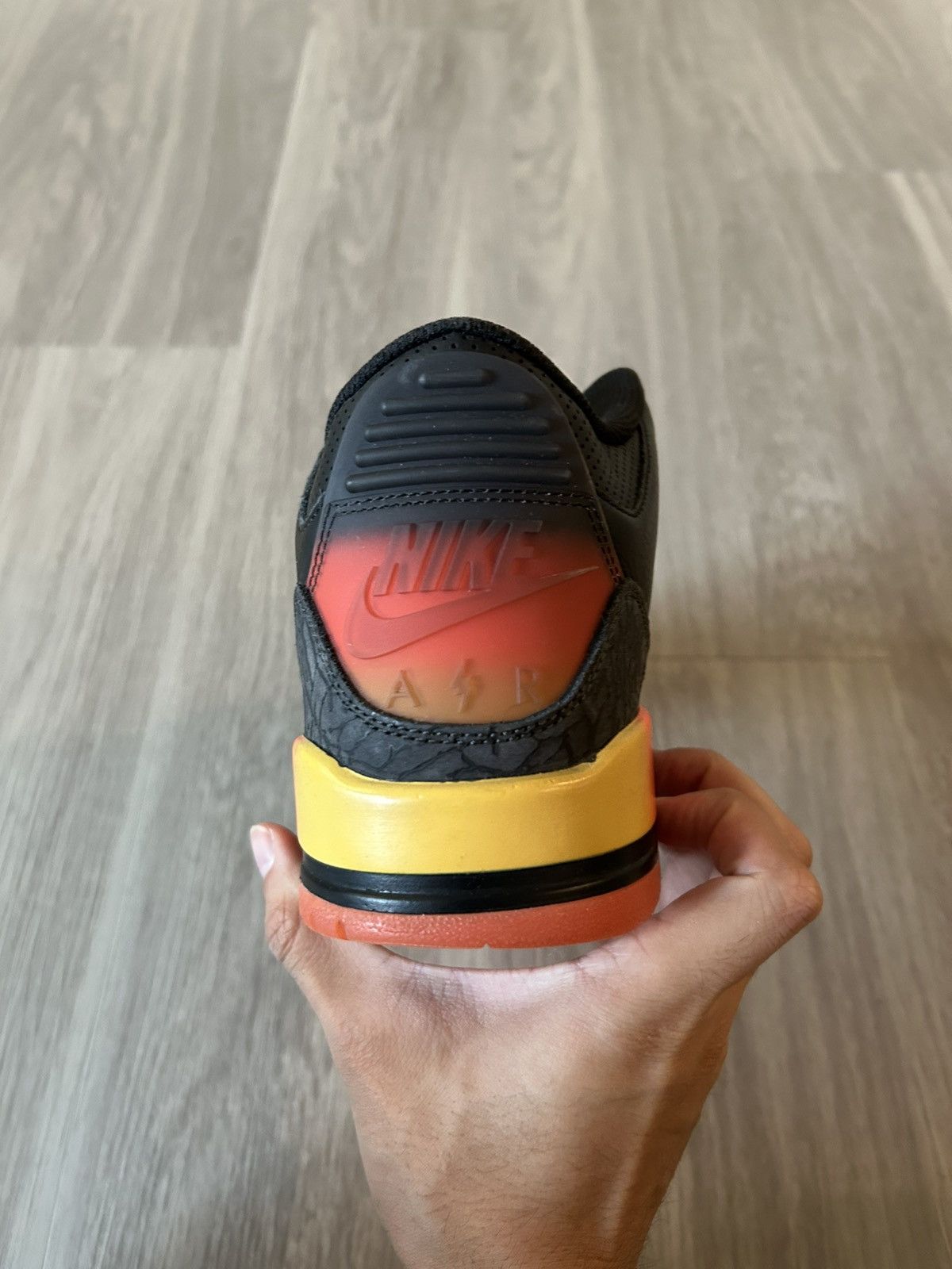 J Balvin × Jordan Brand J Balvin X Air Jordan Retro 3 Rio Size 9.5 Size US 9.5 / EU 42-43 - 16 Thumbnail