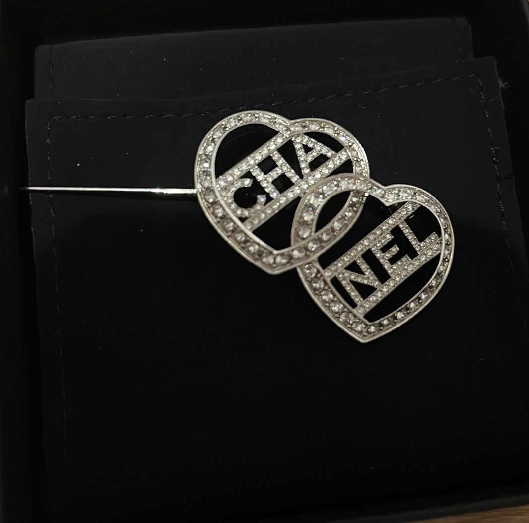 Chanel Chanel Crystal Double Heart Logo Brooch Silver C23N Size ONE SIZE - 12 Thumbnail