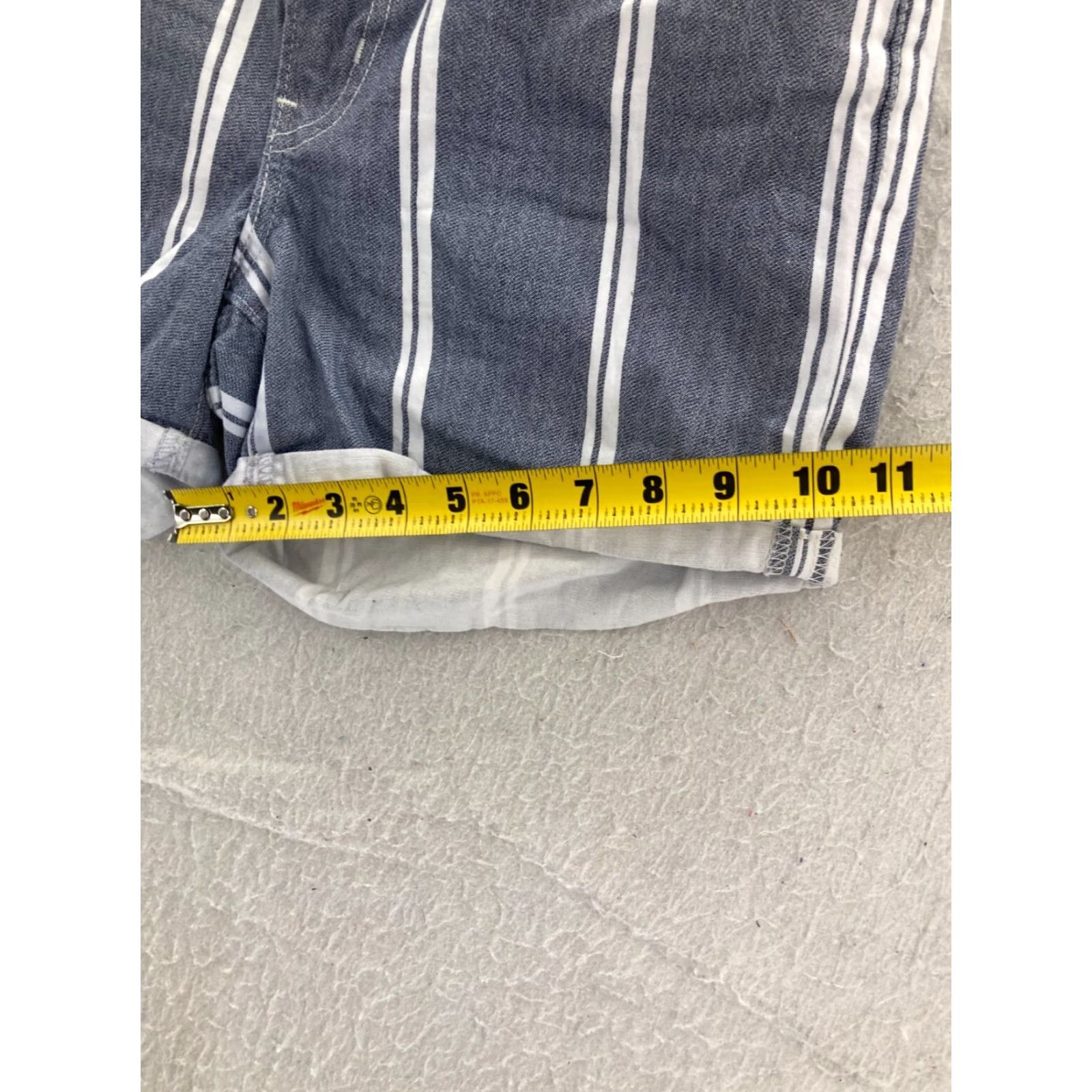 Levi's LEVI'S ShortS Womens 30 Mid-Length Slim Striped Denim Casual 9.5" Inseam Multicolor 90s Sailor Womens Size 30" / US 8 / IT 44 - 6 Thumbnail