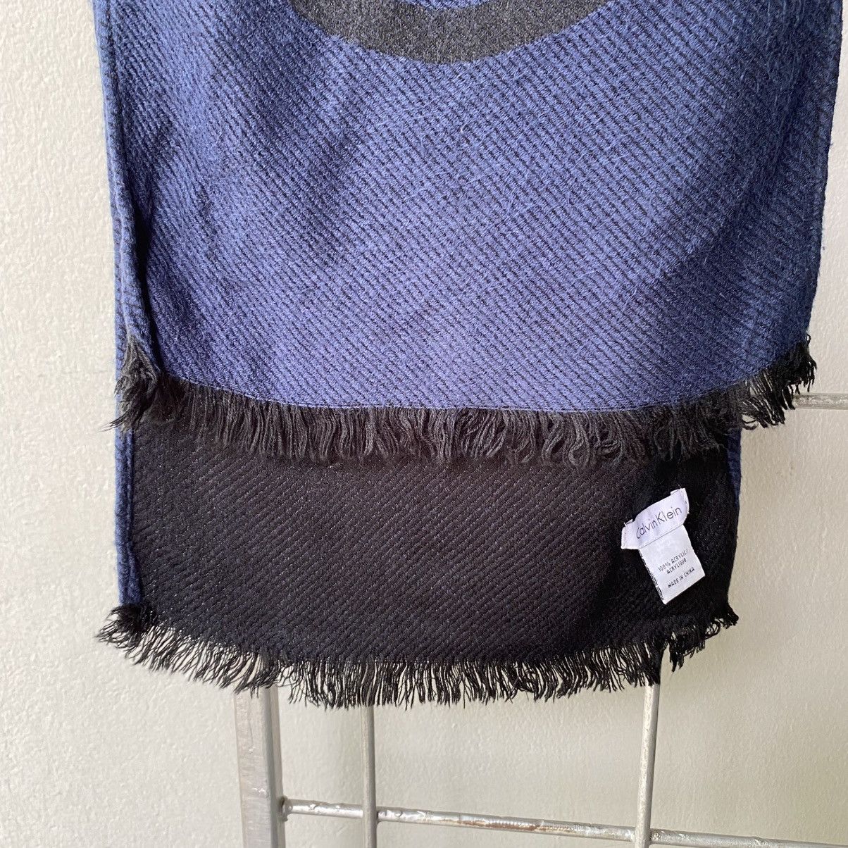 Calvin Klein Calvin Klein Navy & Black Logo Fringe Scarf Size ONE SIZE - 5 Thumbnail