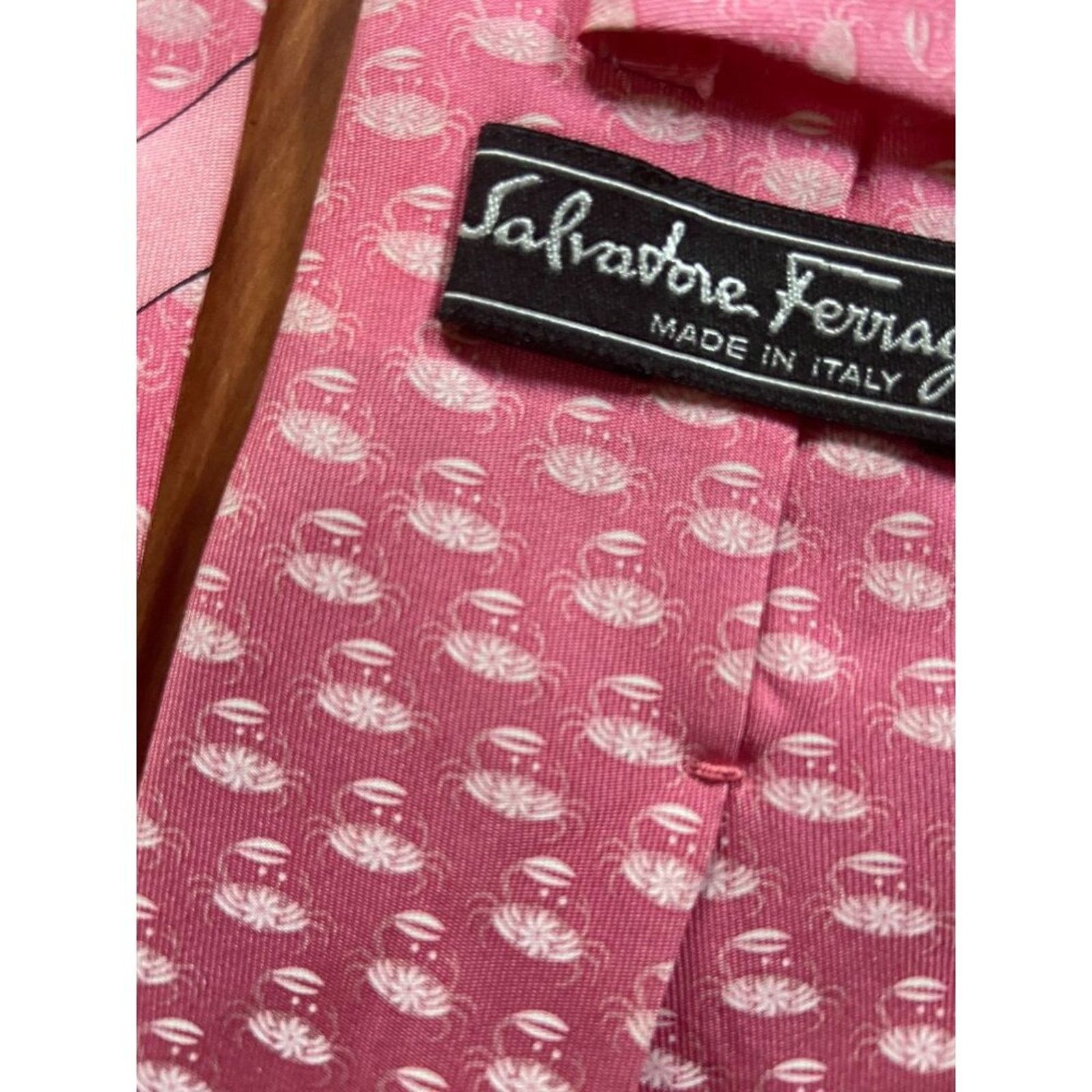 Salvatore Ferragamo Men's Salvatore Ferragamo Beautiful Pink Crabs Tie Size ONE SIZE - 2 Thumbnail