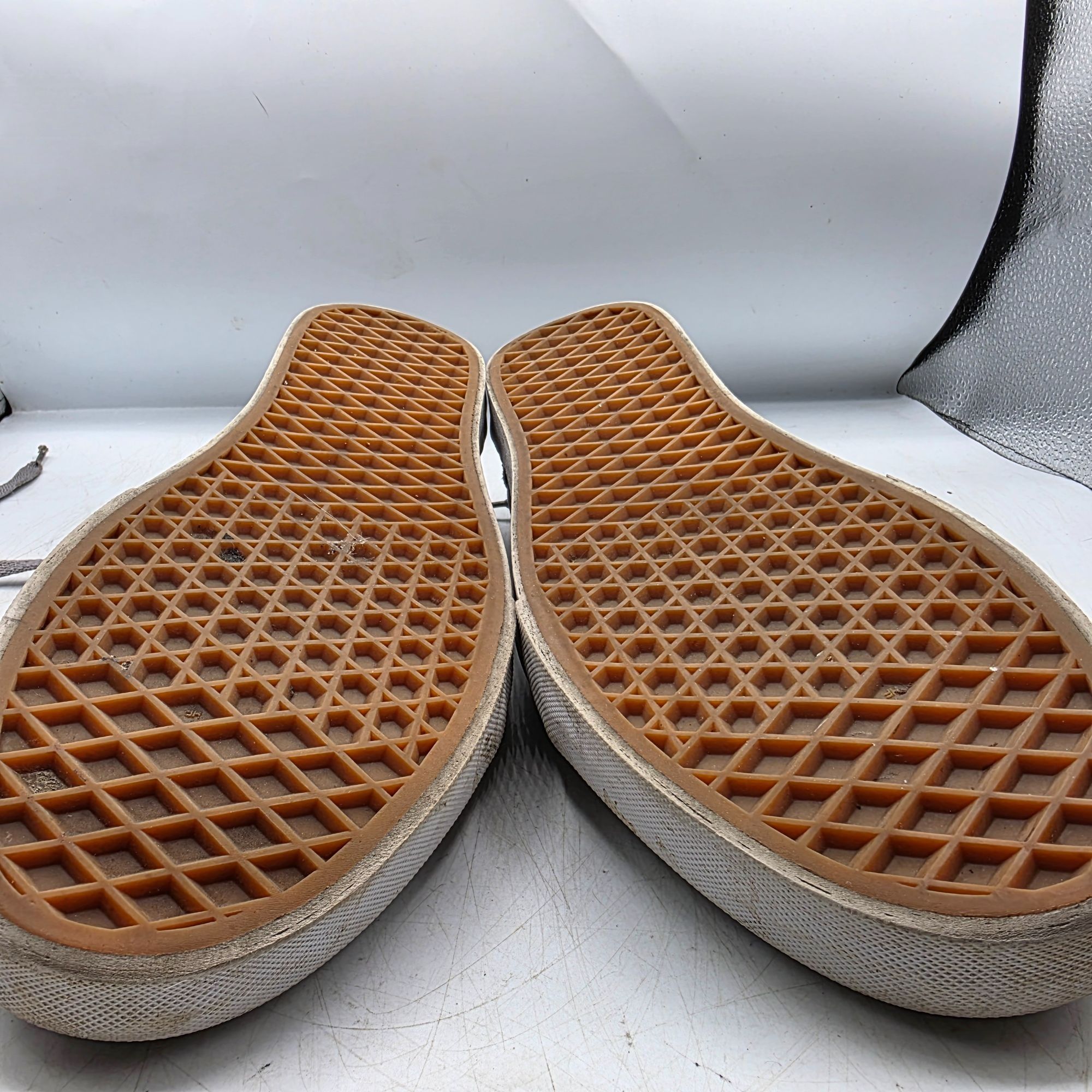 Vans Vans Old Skool Mens Size 10 Gray White Sneaker Shoes Skate C Size US 10 / EU 43 - 11 Thumbnail