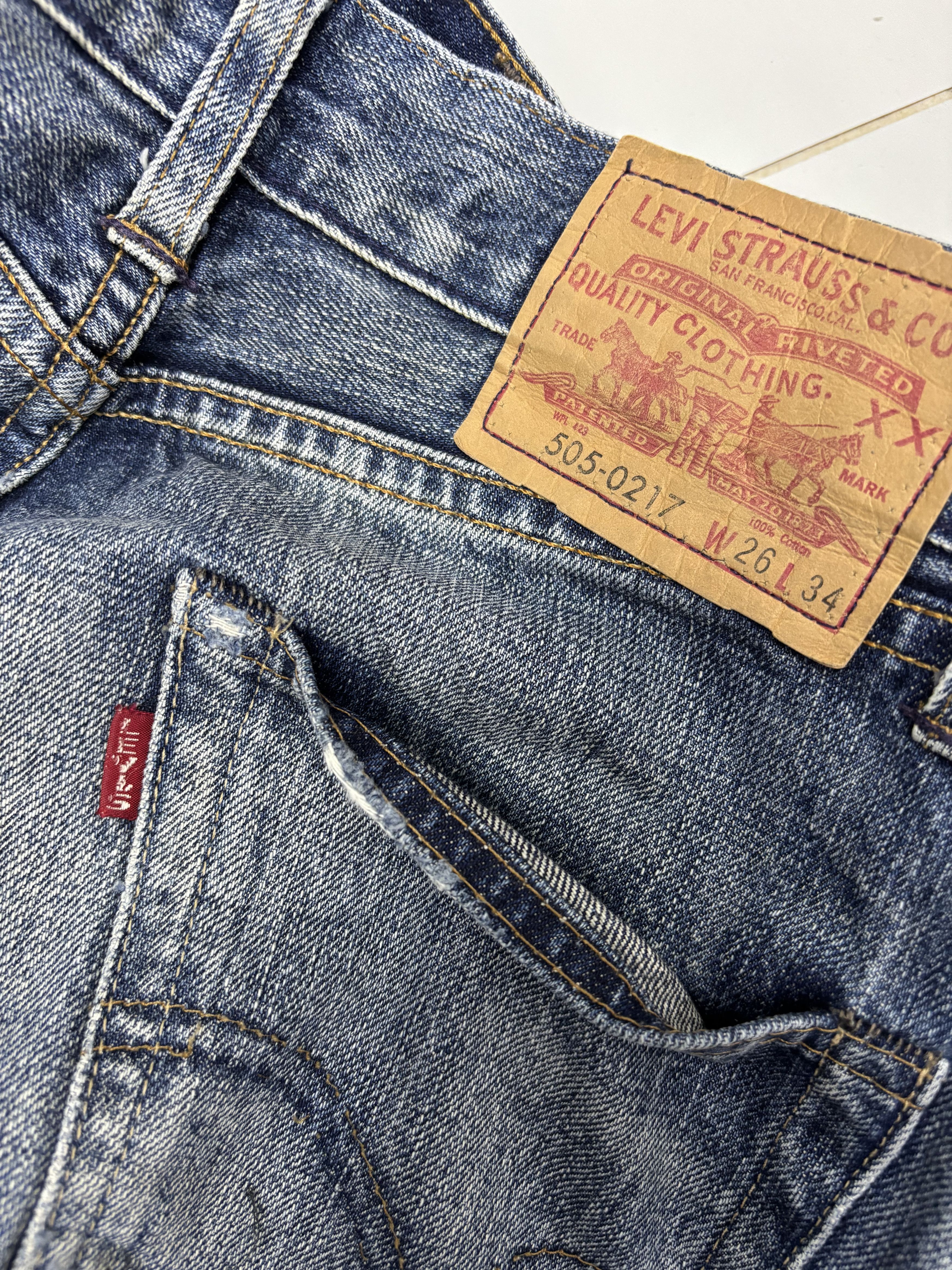 Levi's VINTAGE LEVIS 505 BIG E SELVEDGE DISTRESSED DENIM JEAN Size 27" / US 4 / IT 40 - 13 Thumbnail