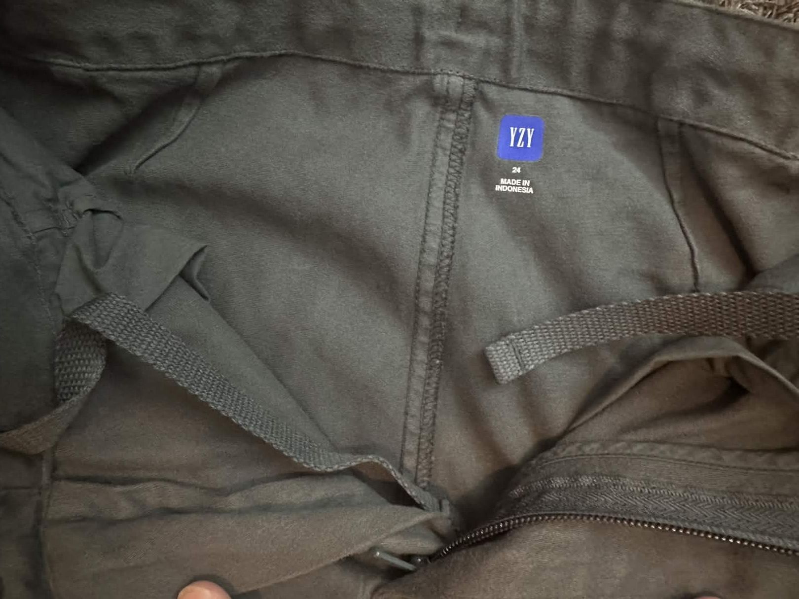 Balenciaga × Gap × Yeezy SATEEN CARGO PANTS DARK GREEN Size US 26 / EU 42 - 2 Thumbnail