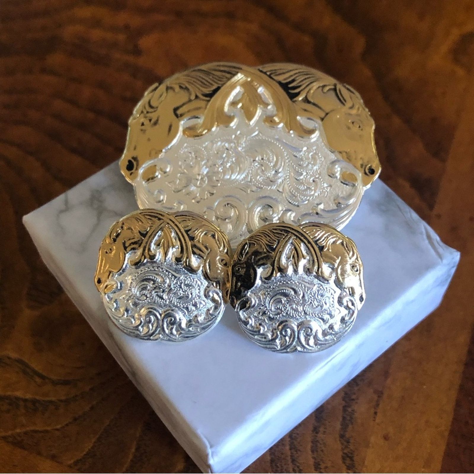 Jewelry Ladies western double horse head etched set Size ONE SIZE - 1 Thumbnail