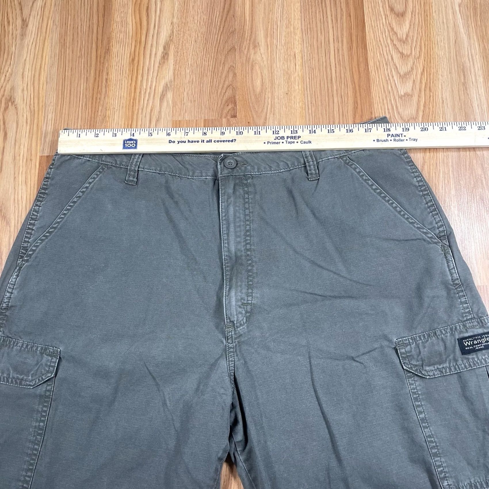 Wrangler VINTAGE Wrangler Cargo Shorts Mens 38 Khaki Olive Green FlatFront Pockets Cargo Short Size US 38 / EU 54 - 4 Thumbnail
