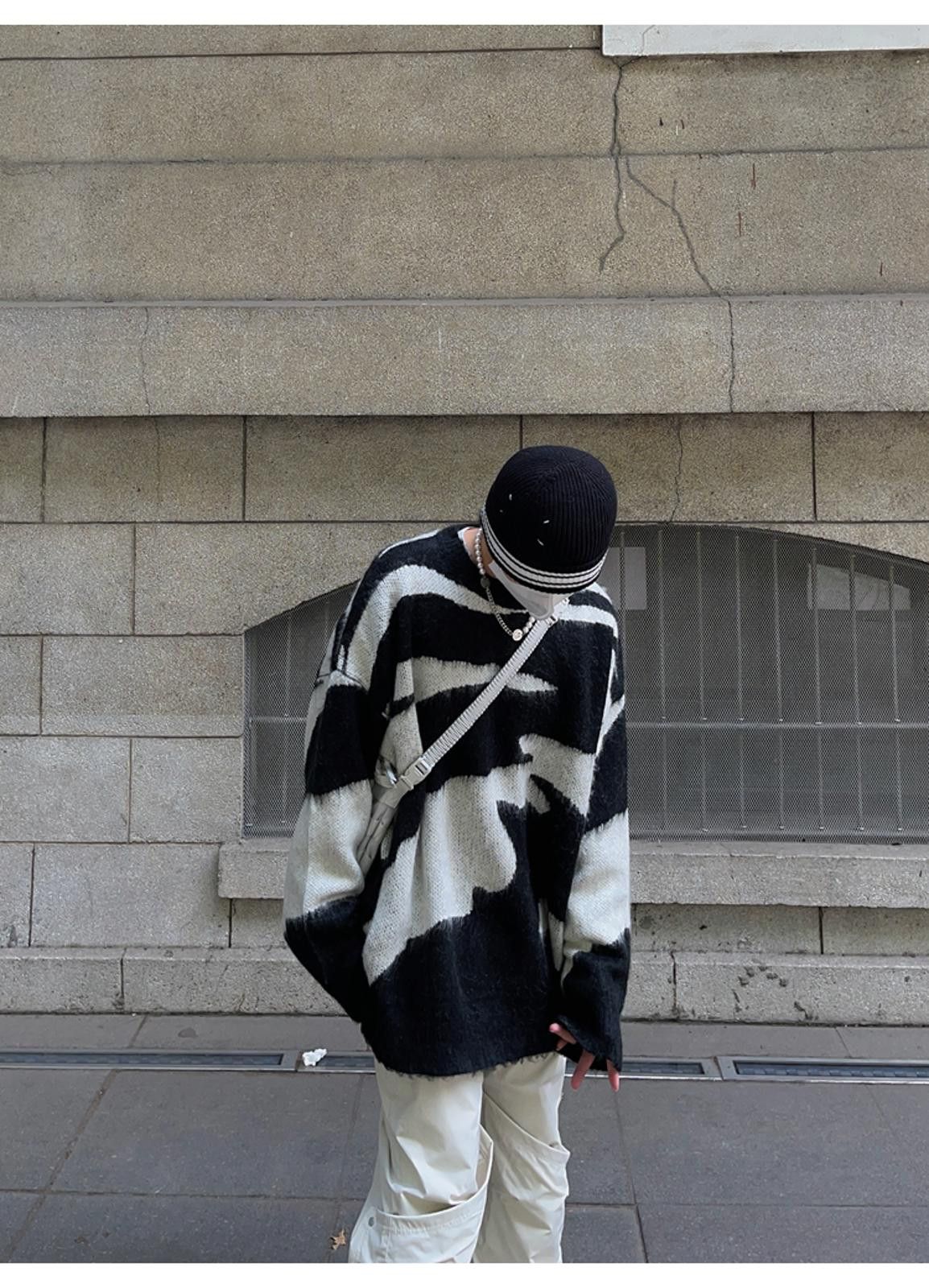 Other Patterned Oversized Black and White Sweater Size US M / EU 48-50 / 2 - 5 Thumbnail