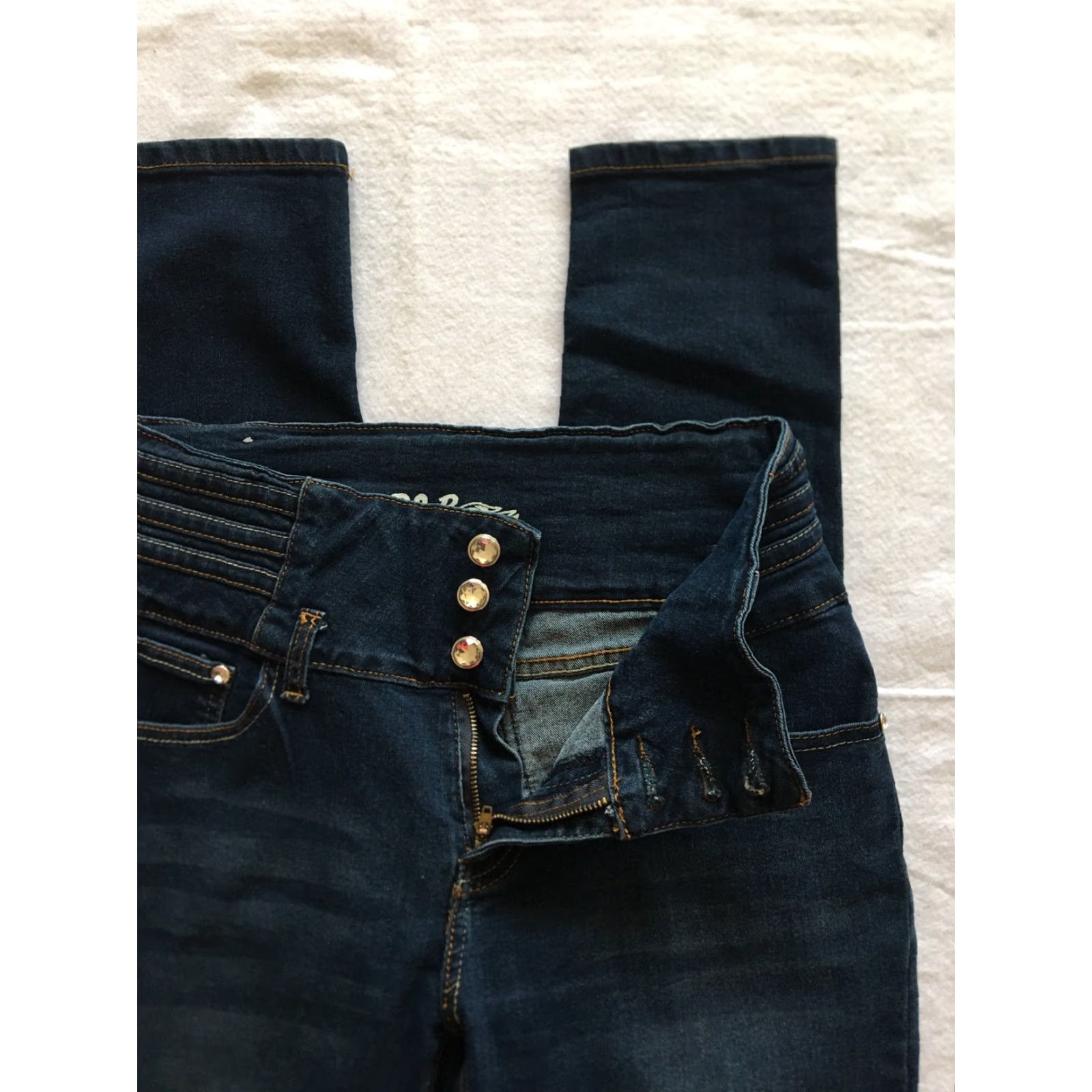 Vintage D&B DEEP BLUE Jeans Women’s Size 11 ZIPPER FLY BLUE Stretch Four Buttons Skinny Inseam 31 Women Jeans Size 32" / US 10 / IT 46 - 4 Thumbnail
