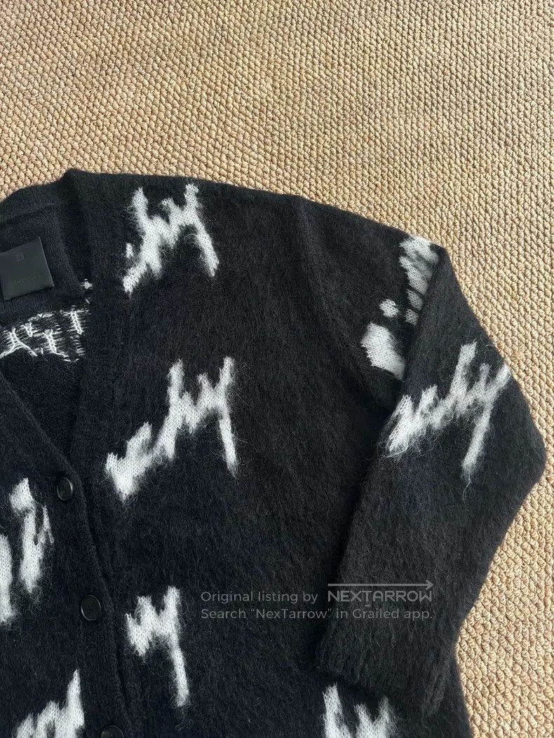 Givenchy Givenchy Mohair Logo printed V-neck single-breasted long-s Size US M / EU 48-50 / 2 - 5 Thumbnail