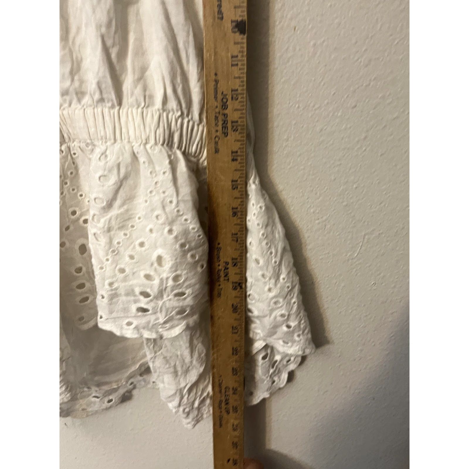 Banana Republic Banana Republic Women's White Eyelet Trim Sleeveless Top Blouse EUC Large Size L / US 10 / IT 46 - 4 Thumbnail