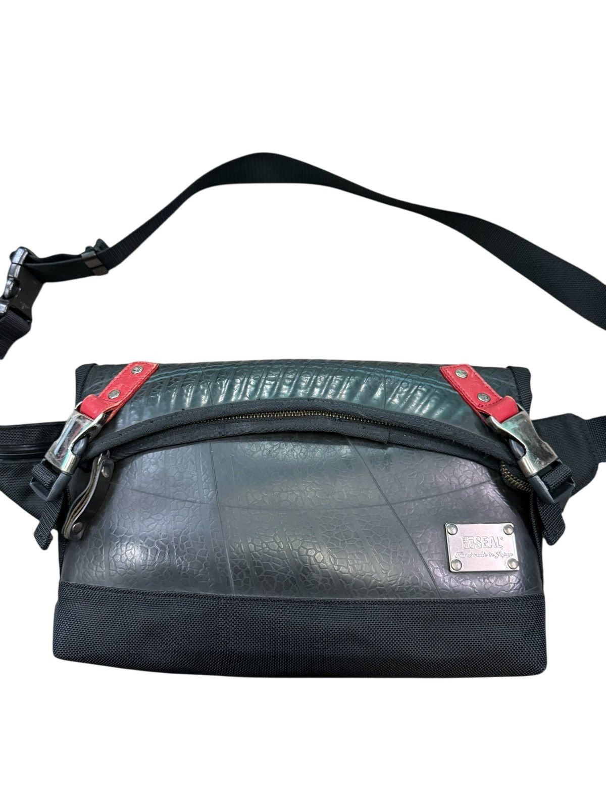 Japanese Brand SEAL HAND MADE JAPAN FROM TIRE TUBE WAIST BAG Size ONE SIZE - 3 Thumbnail