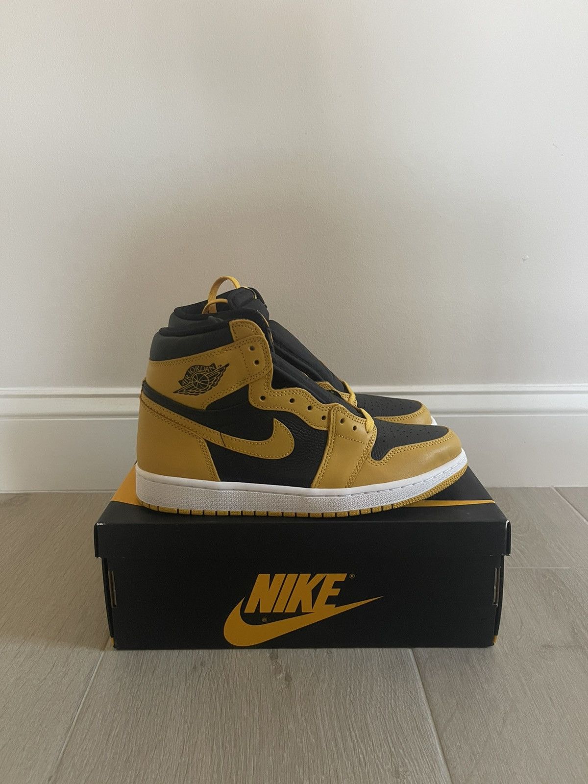 Nike Nike Air Jordan 1 Retro High OG Pollen Black Size 9 (New) Size US 9 / EU 42 - 1 Thumbnail