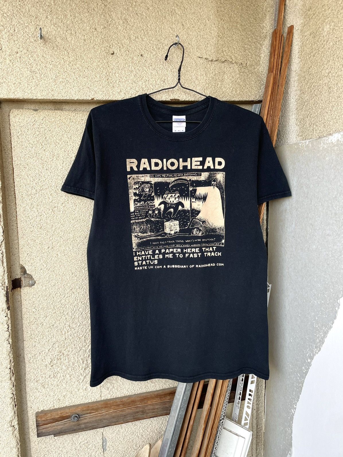 Band Tees Vintage 00s Radiohead Waste Rock Band T-Shirt Faded Black Size US M / EU 48-50 / 2 - 2 Thumbnail