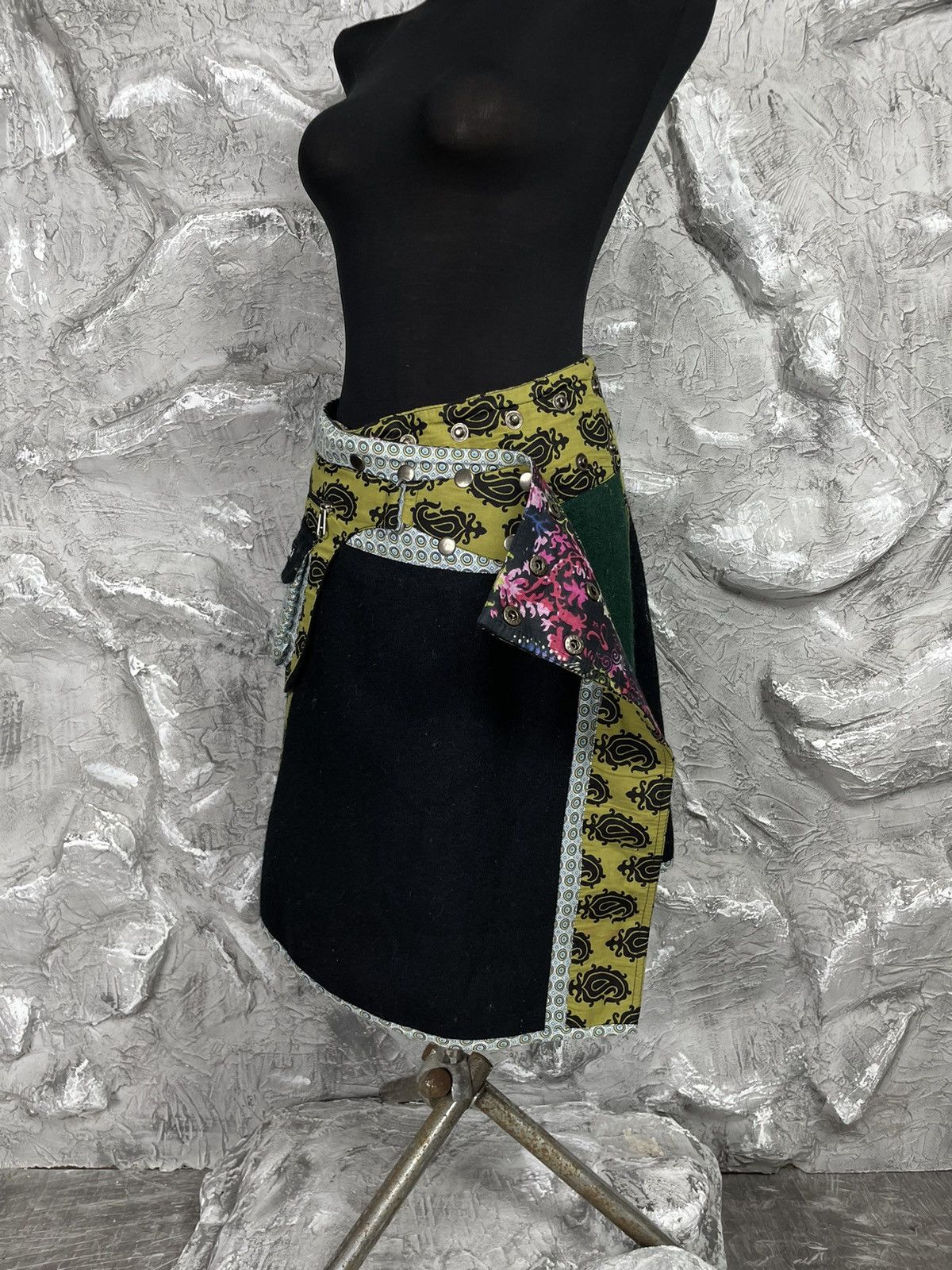 Japanese Brand 2000s Y2K Rivets Tweed Wrap Midi Skirt With Pocket Size 30" / US 8 / IT 44 - 1 Thumbnail