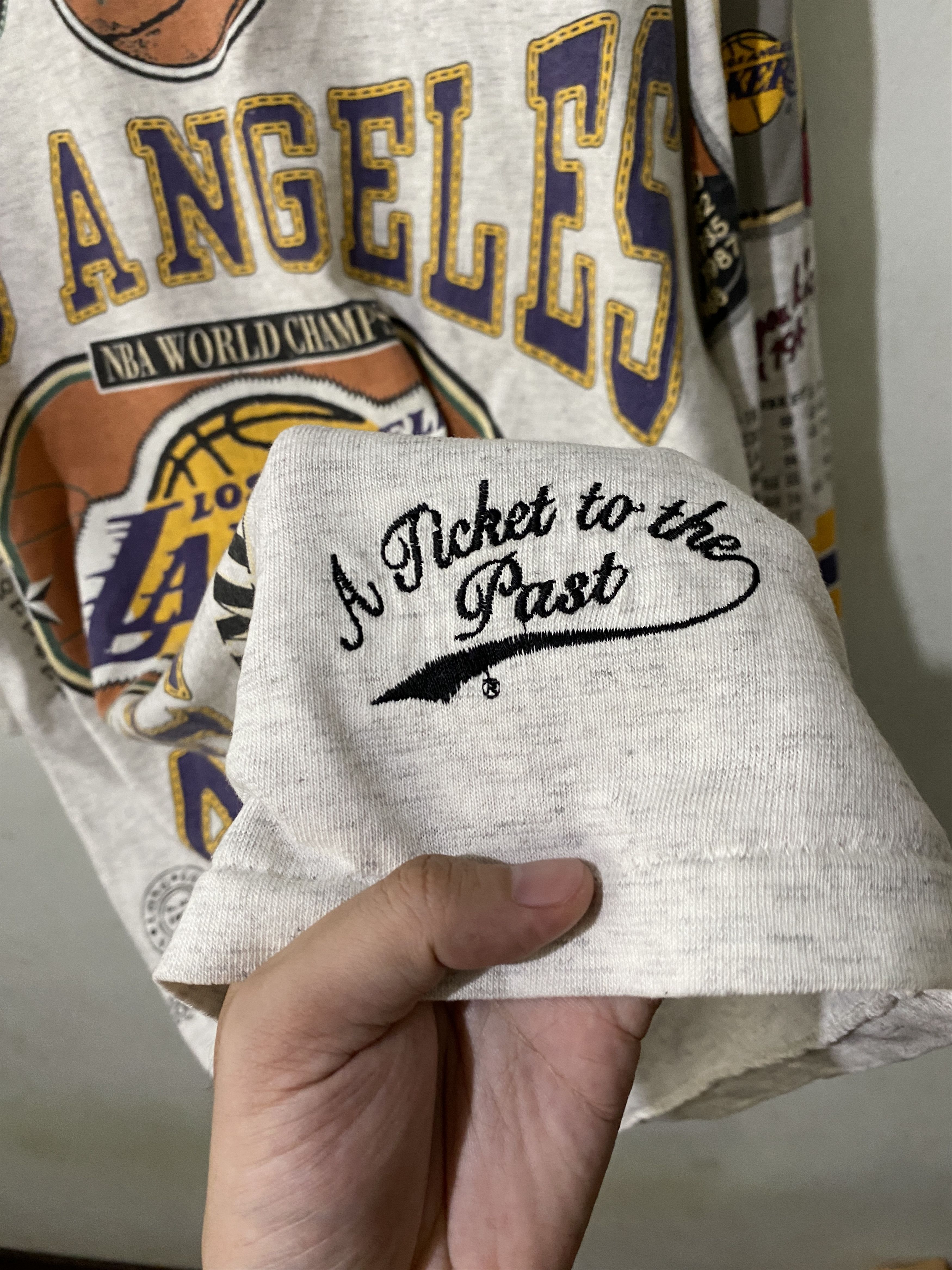 NBA Vintage LOS ANGELES LAKERS NBA World Champs 1985 Jesey Shirt Size US XL / EU 56 / 4 - 3 Thumbnail
