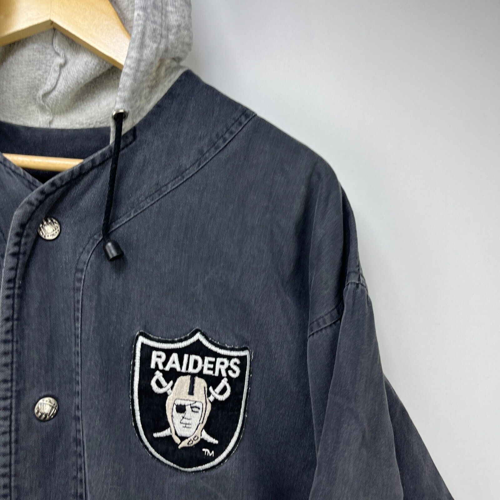 NFL × Vintage Vintage 90s Oakland Raiders Snap Hooded Jacket Large Size US L / EU 52-54 / 3 - 4 Thumbnail
