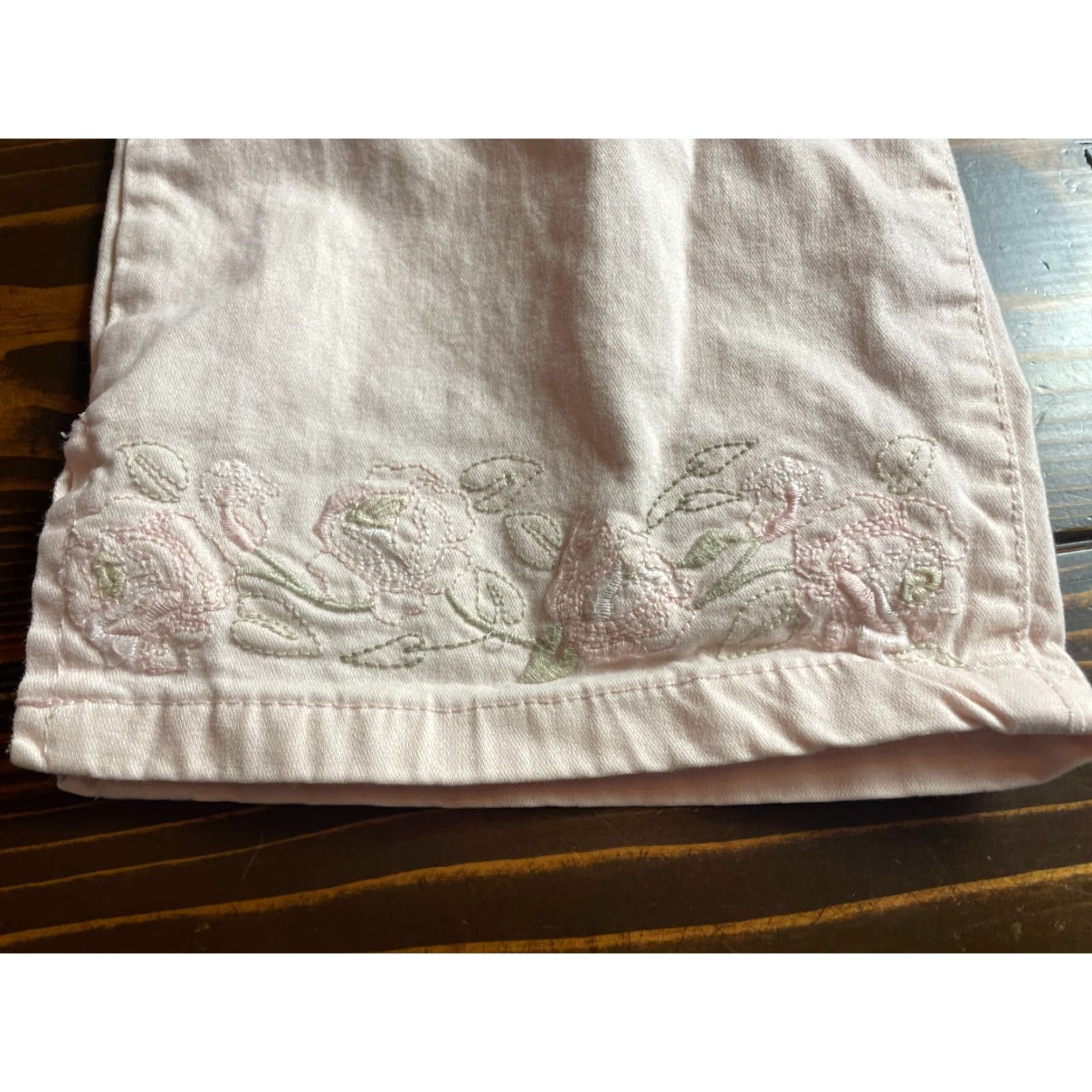 Gloria Vanderbilt Gloria Vanderbilt Pants Women's 10 Pink Embroidered Capri Straight Leg Casual Travel Size 24" / US 00 / IT 34 - 4 Thumbnail
