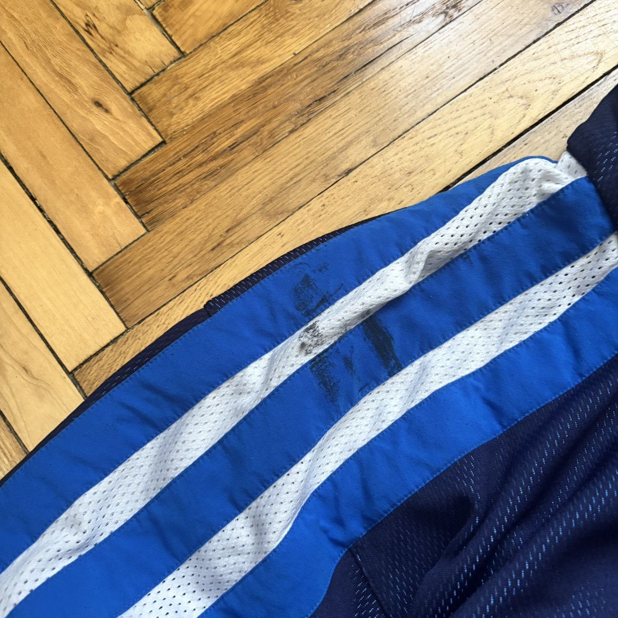 Vintage Vintage Avant-Garde Adidas Basketball Zip Jersey Size US S / EU 44-46 / 1 - 5 Thumbnail