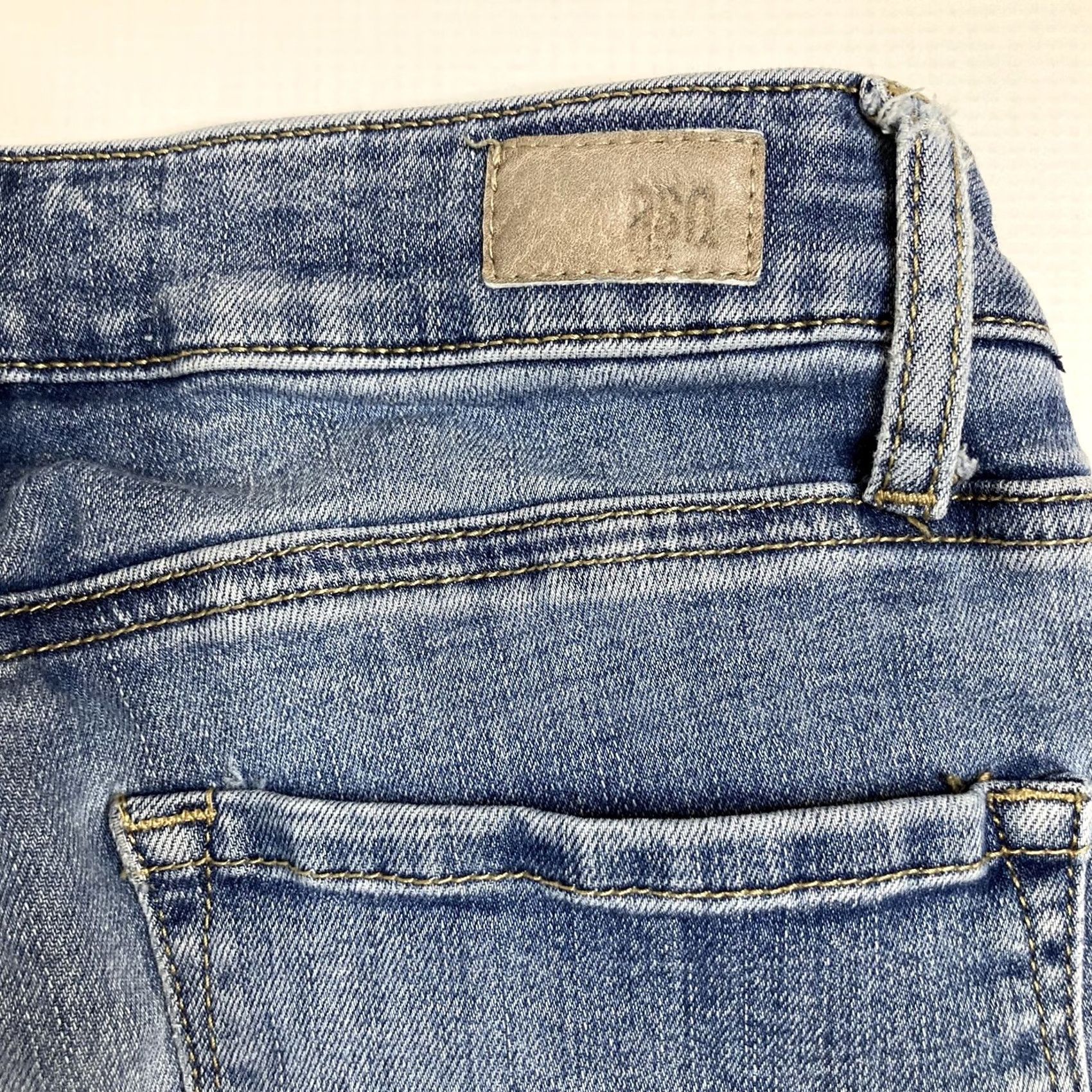 Rsq RSQ Jeans Womens Mid Rise Jeggings 25 28 Inseam Light Wash Blue Zip Closure 4.75" Leg Opening Denim 5-Pocket undefined Mens? Size 42" / US 20 - 4 Thumbnail